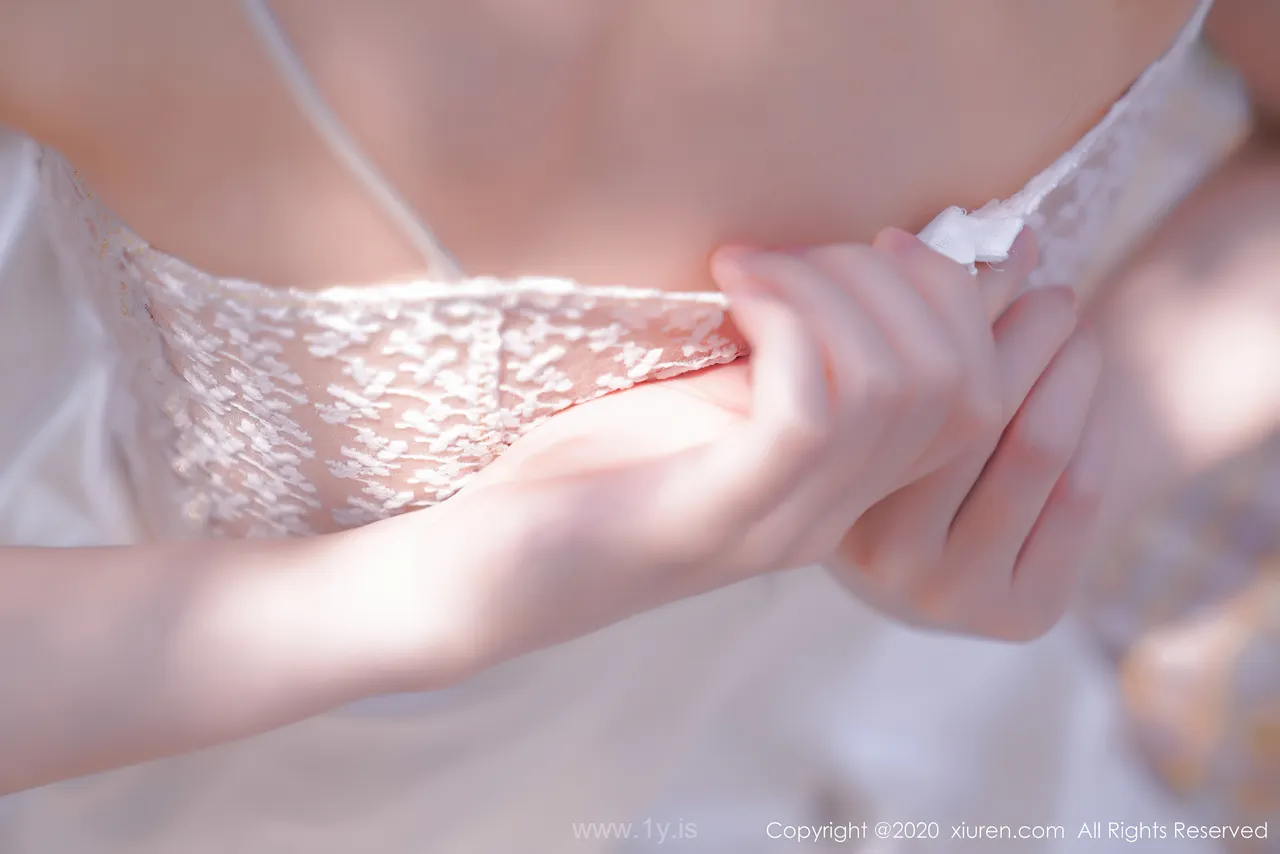 UGIRLS NO.2297 Appealing & Sexy Chinese Hottie 沈梦瑶花海美女