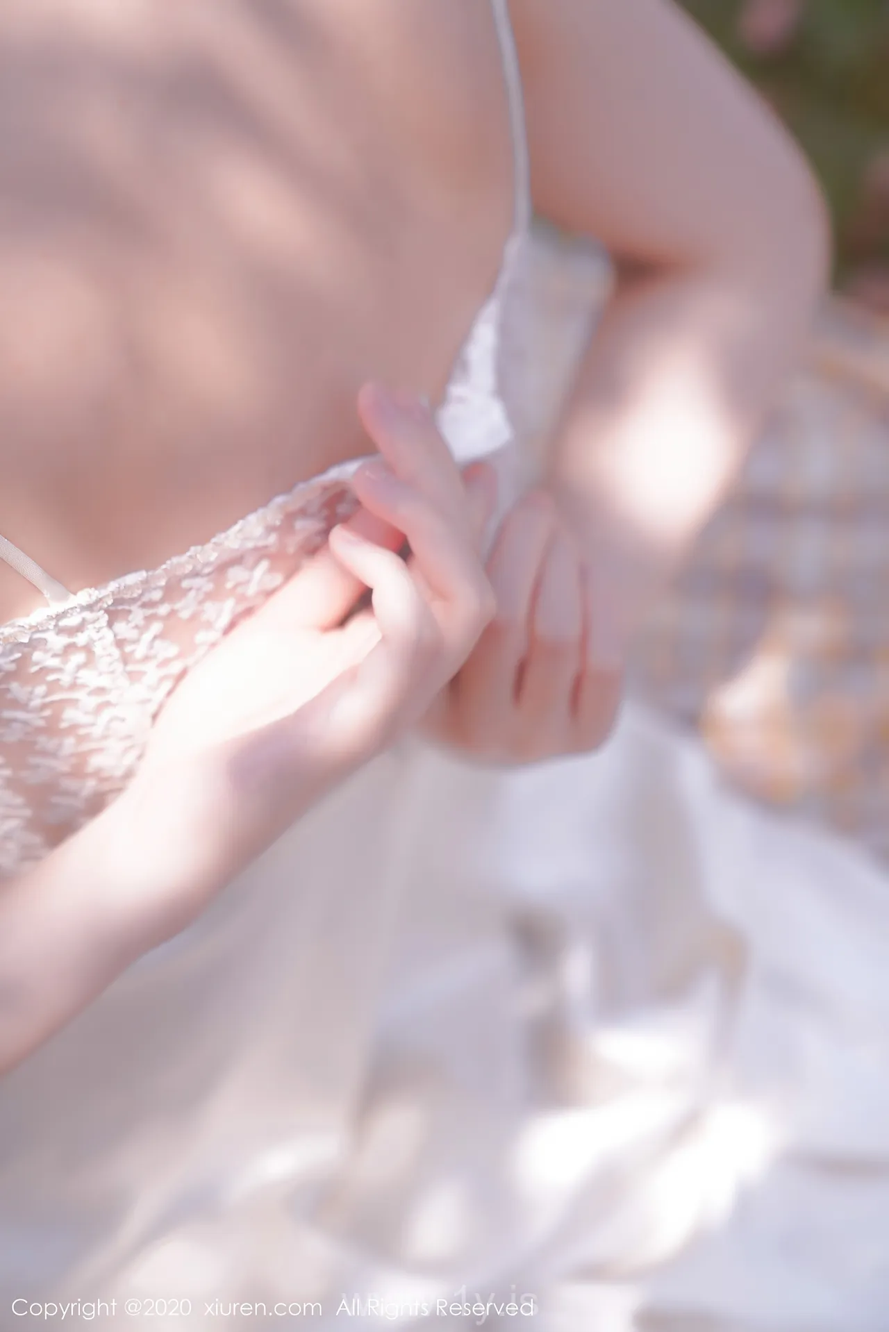 UGIRLS NO.2297 Appealing & Sexy Chinese Hottie 沈梦瑶花海美女