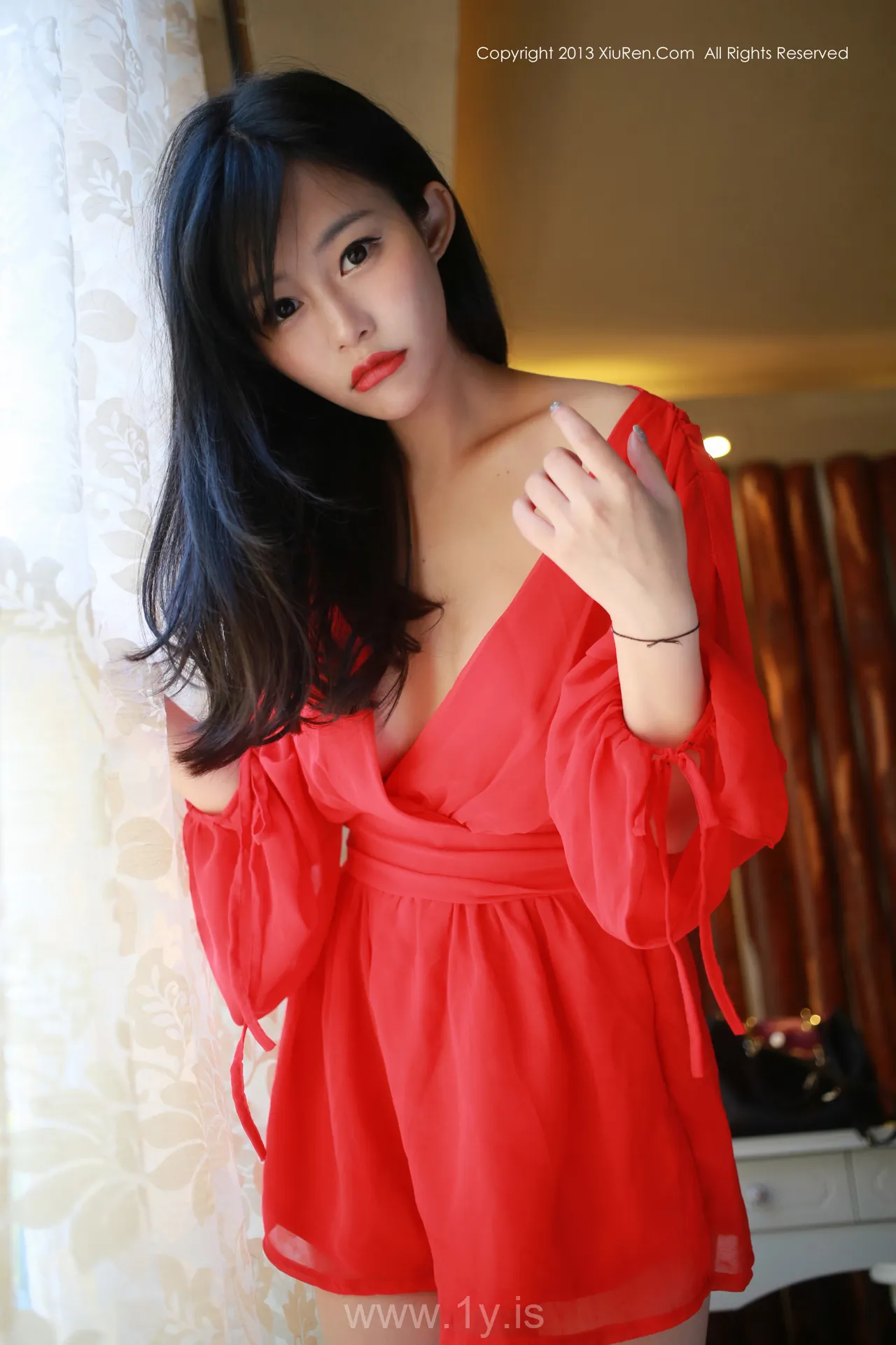 XIUREN(秀人网) NO.007 Slim & Exquisite Babe 易欣viya