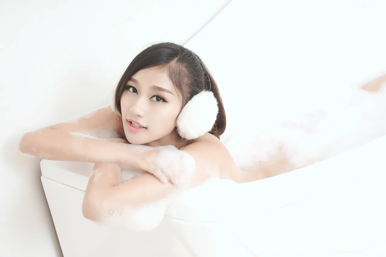 XIUREN(秀人网) NO.244 Cute & Lovely Cougar 史雨姐姐