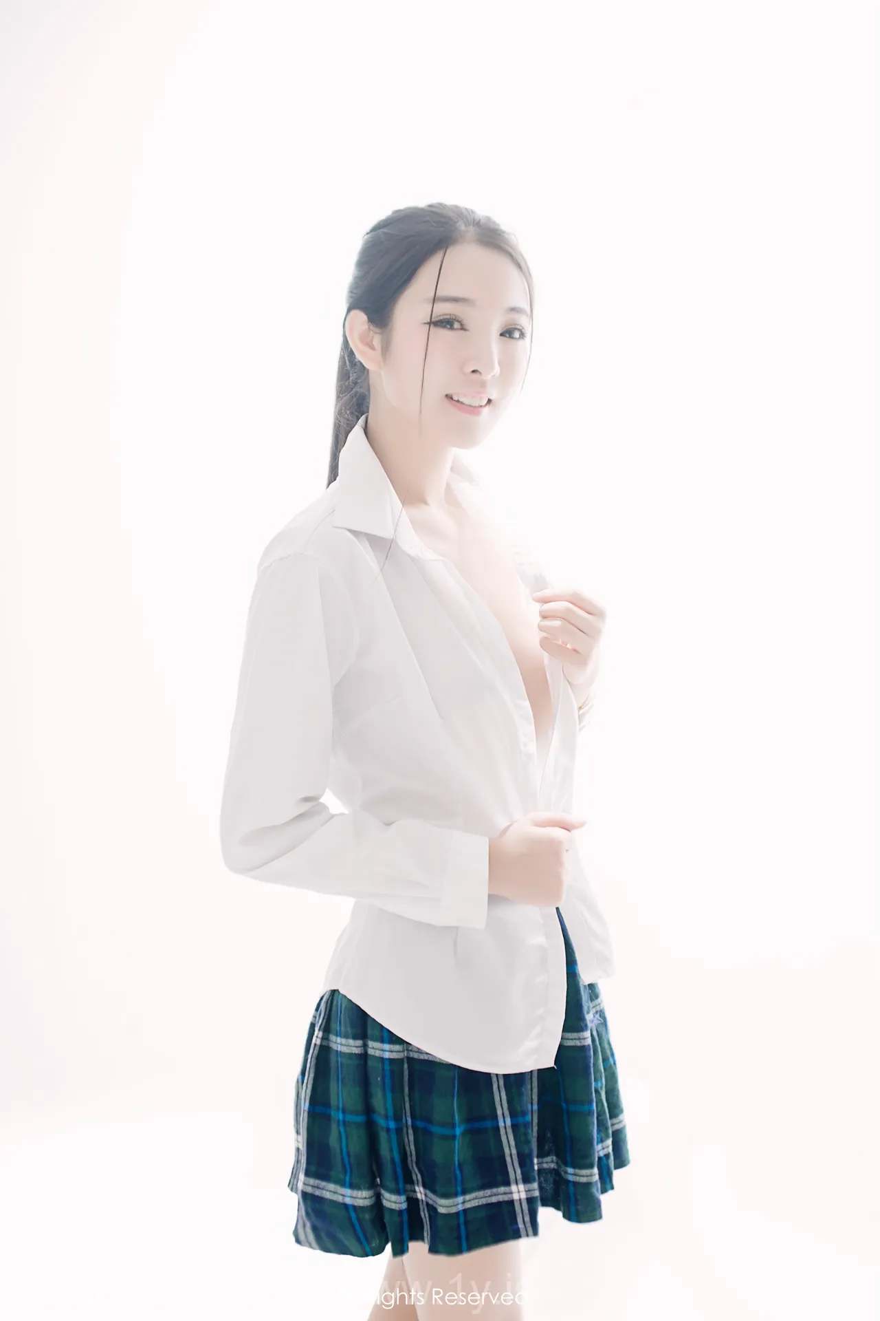 XIUREN(秀人网) NO.256 Fashionable & Slender Beauty 陈大榕