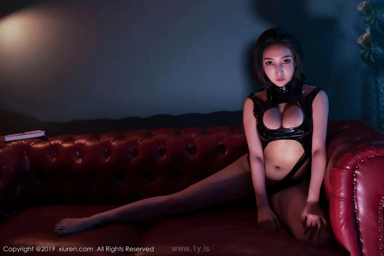 XIUREN(秀人网) NO.1374 Irresistible & Exquisite Chinese Homebody Girl 姖尹