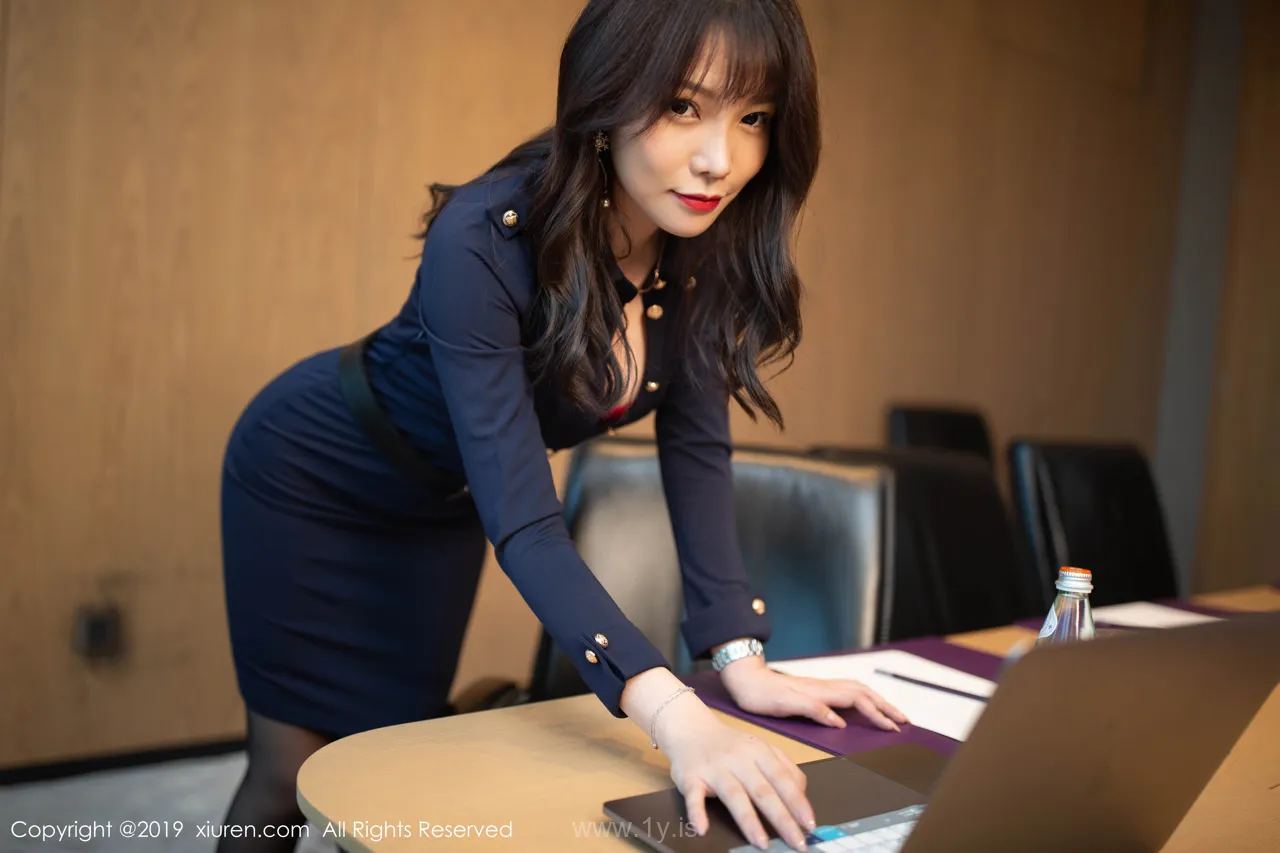 XIUREN(秀人网) NO.1839 Appealing & Well Done Chinese Belle 芝芝Booty