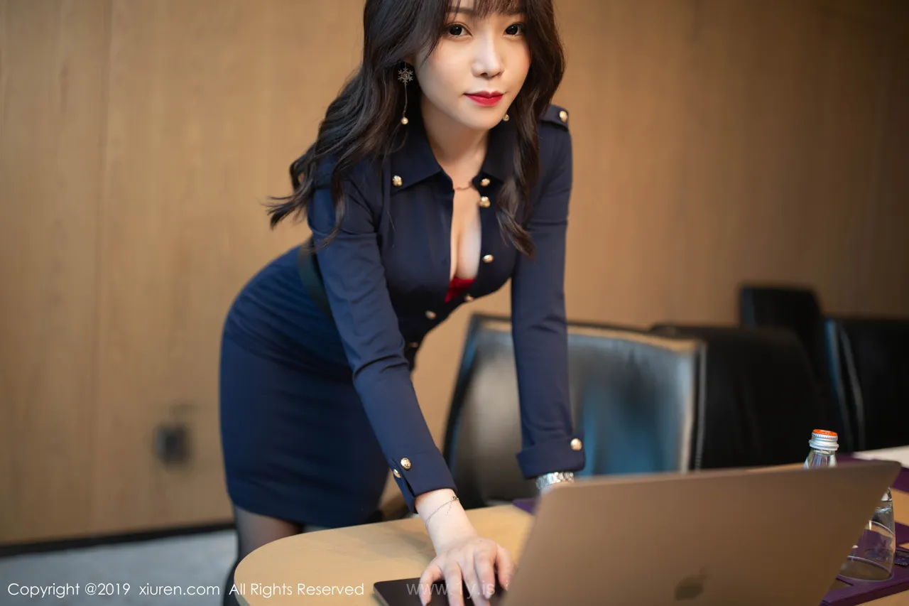 XIUREN(秀人网) NO.1839 Appealing & Well Done Chinese Belle 芝芝Booty