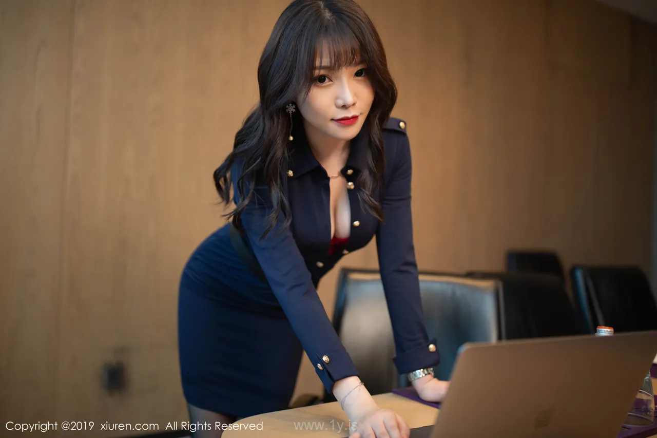 XIUREN(秀人网) NO.1839 Appealing & Well Done Chinese Belle 芝芝Booty