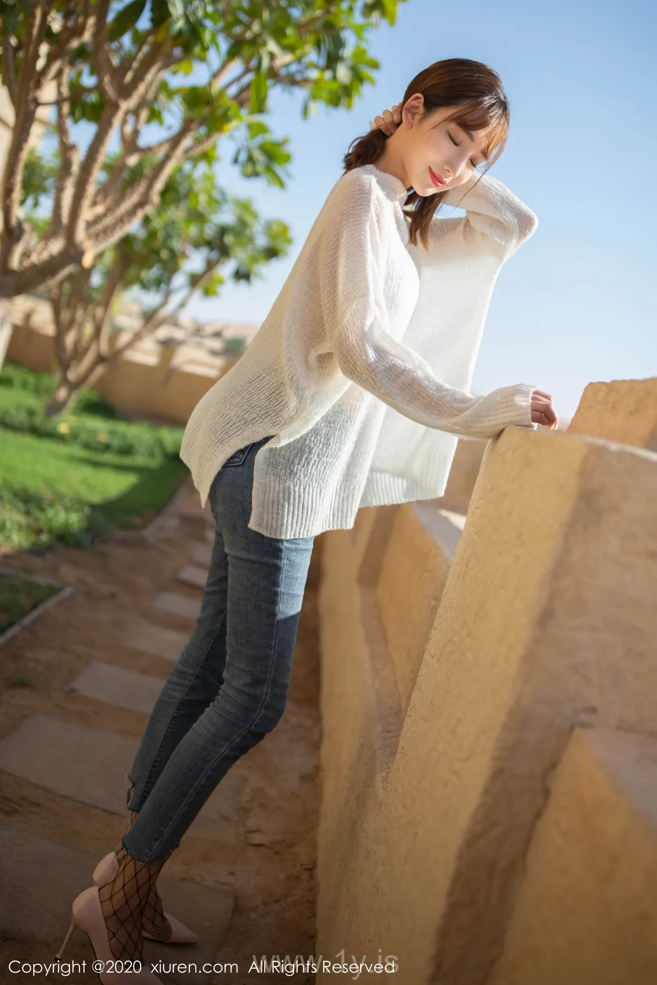 XIUREN(秀人网) NO.1988 Graceful & Sexy Asian Teen 陆萱萱