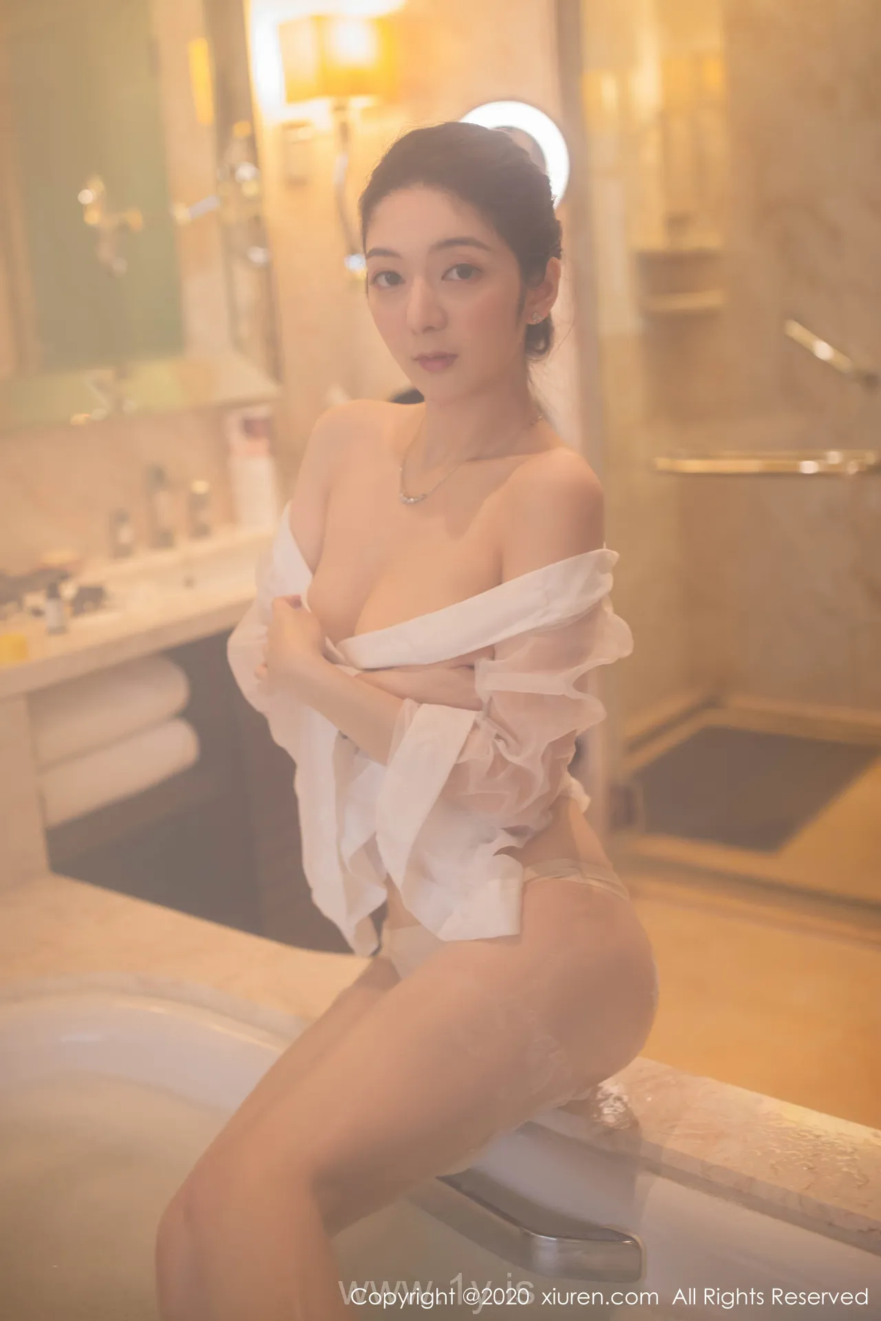 XIUREN(秀人网) NO.2063 Slender & Gorgeous Chinese Beauty Angela小热巴