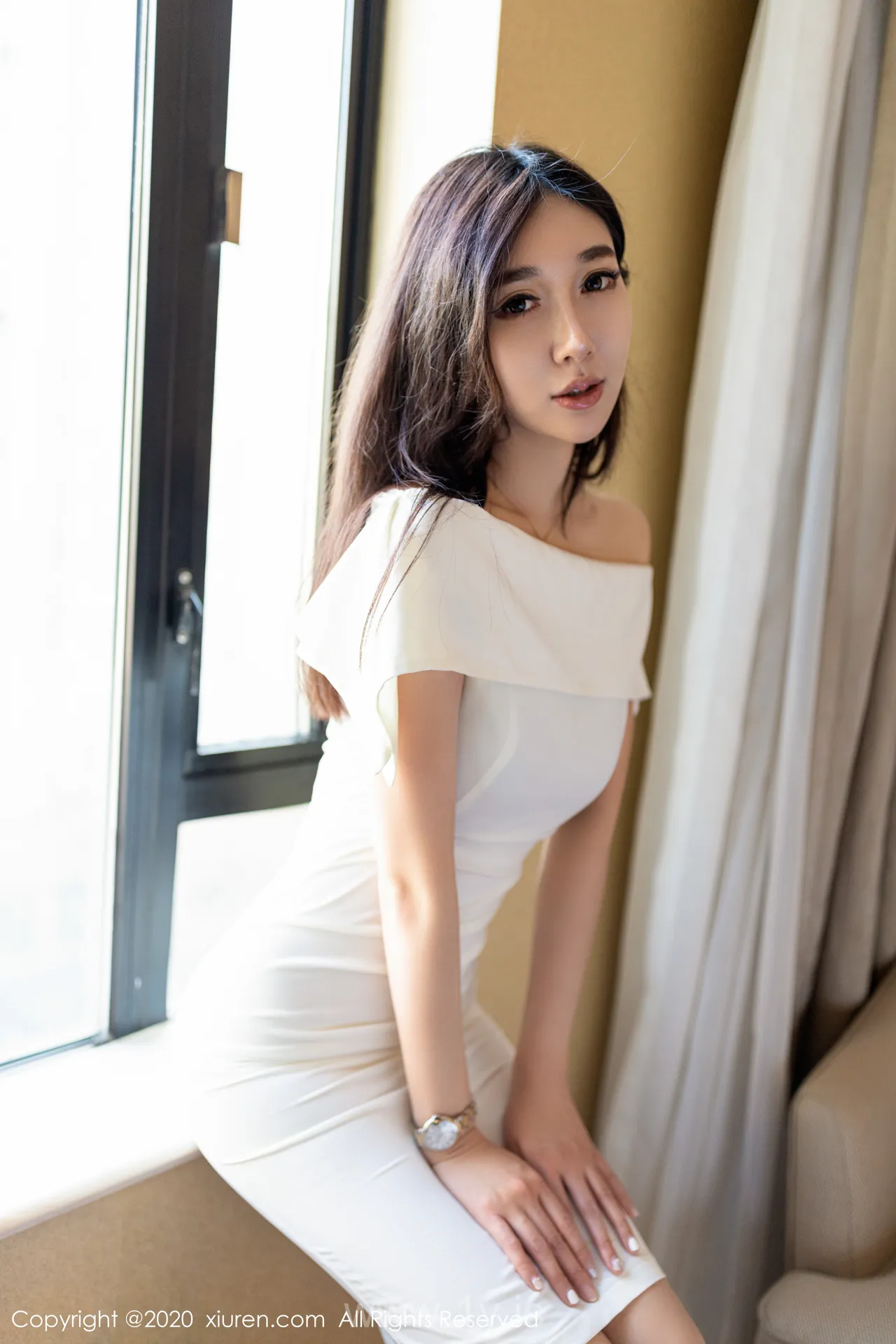 XIUREN(秀人网) NO.2097 Hot & Slender Chinese Hottie 伊思思niko