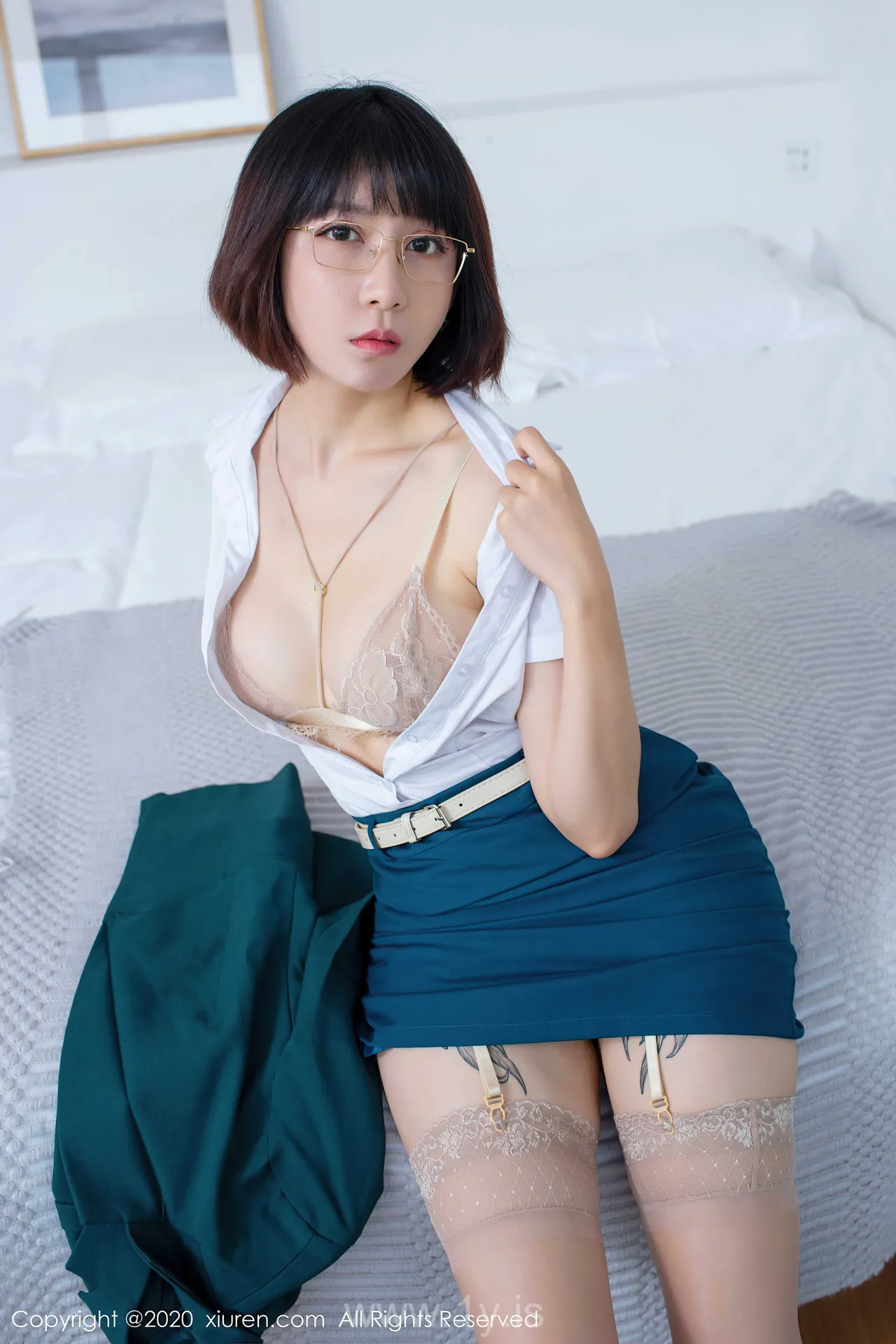 XIUREN(秀人网) NO.2390 Exquisite Asian Cougar 安妮斯朵拉_Ann