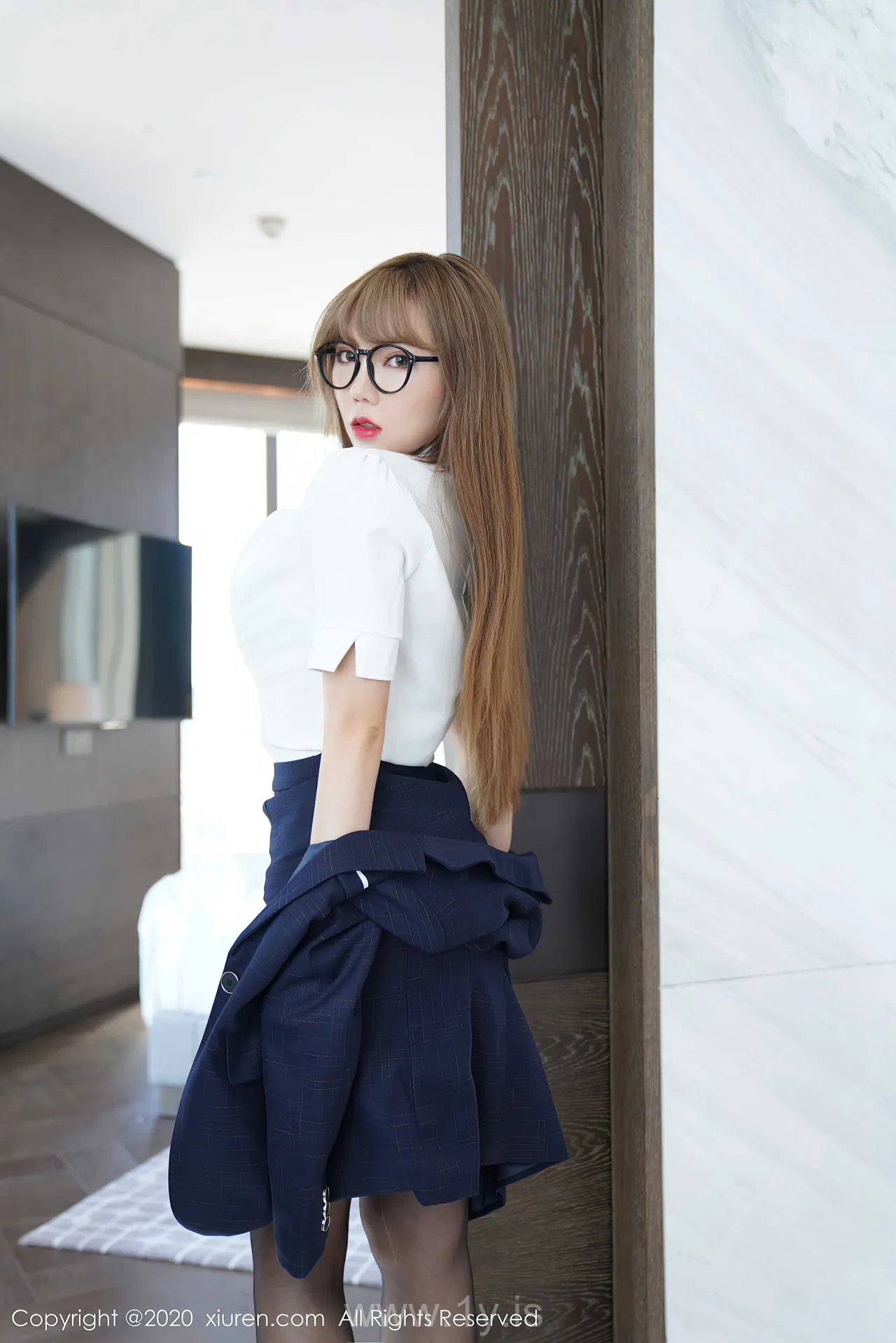 XIUREN(秀人网) NO.2396 Classy & Trendy Chinese Hottie 柴婉艺Averie