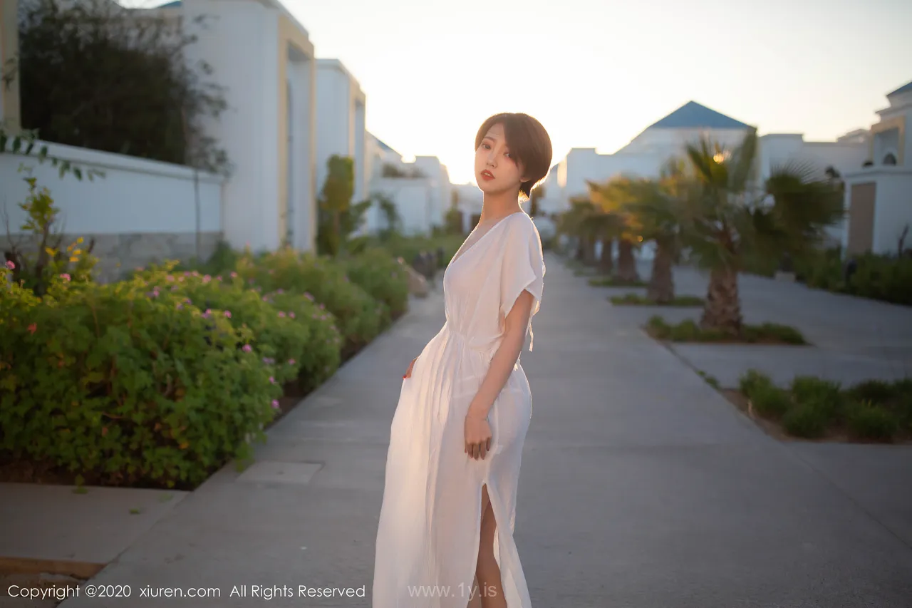 XIUREN(秀人网) NO.2405 Breathtaking Asian Hottie 冯木木IRIS