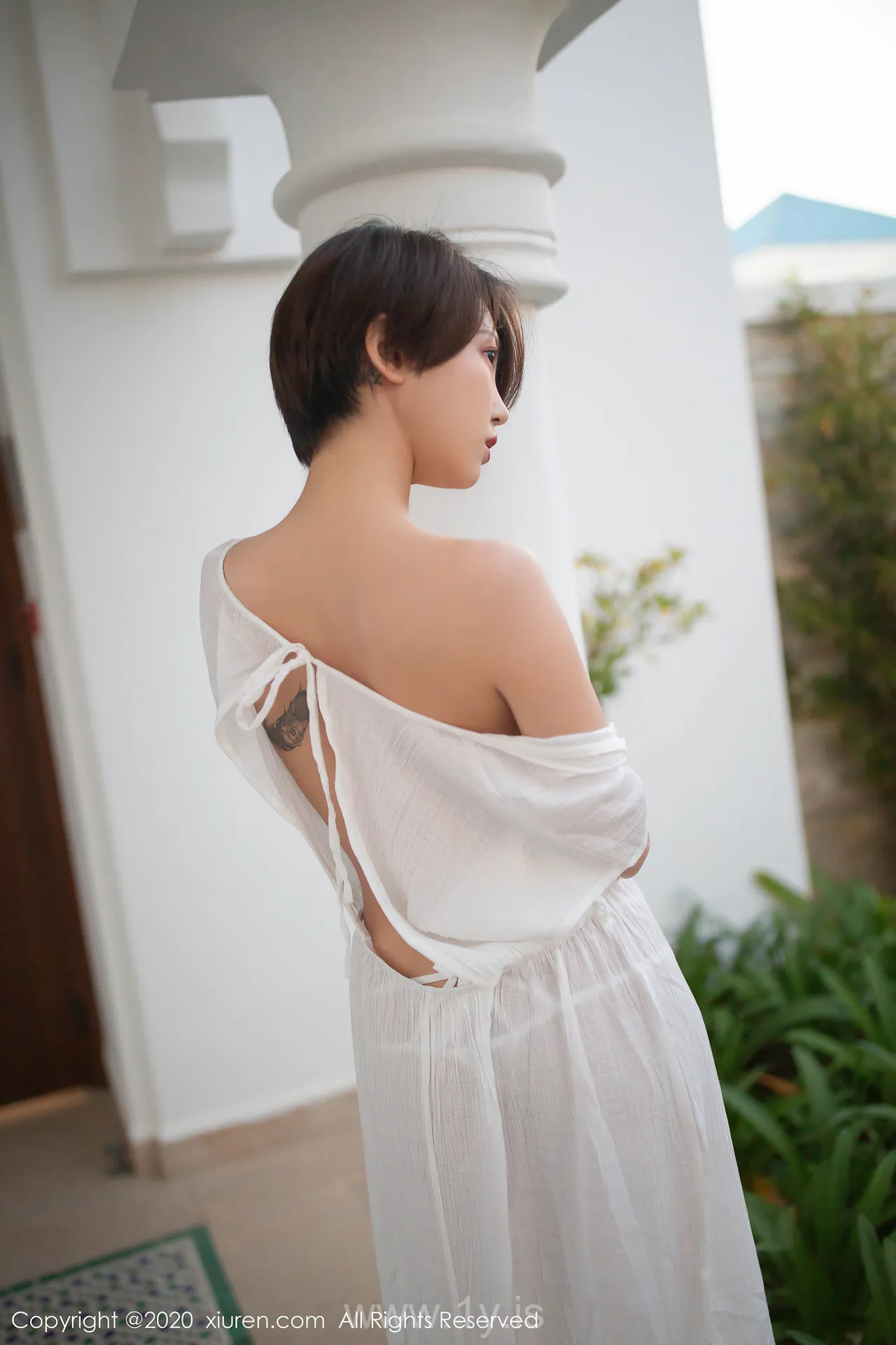 XIUREN(秀人网) NO.2405 Breathtaking Asian Hottie 冯木木IRIS
