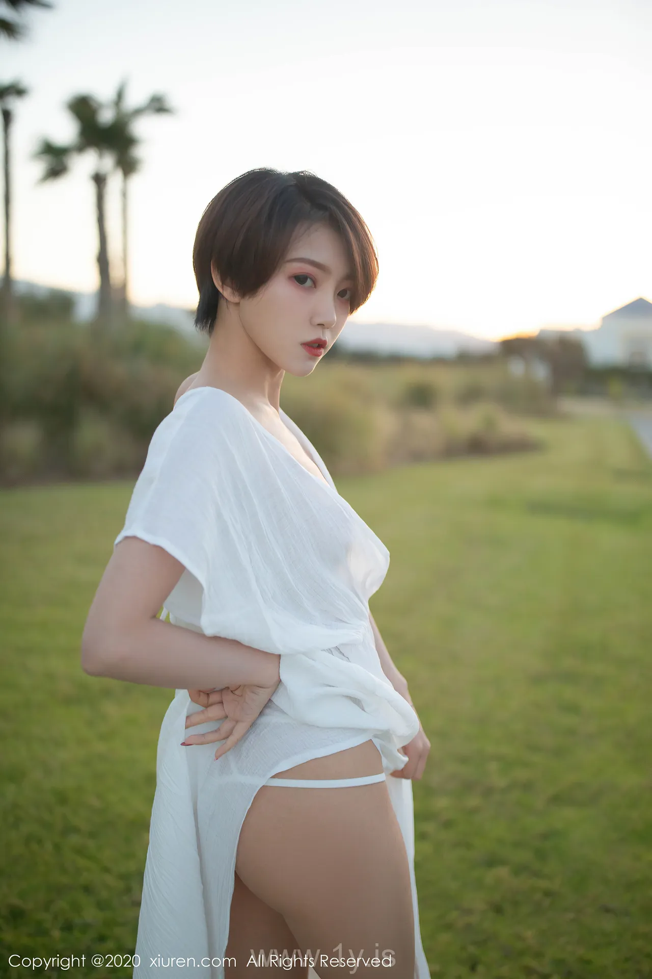 XIUREN(秀人网) NO.2405 Breathtaking Asian Hottie 冯木木IRIS