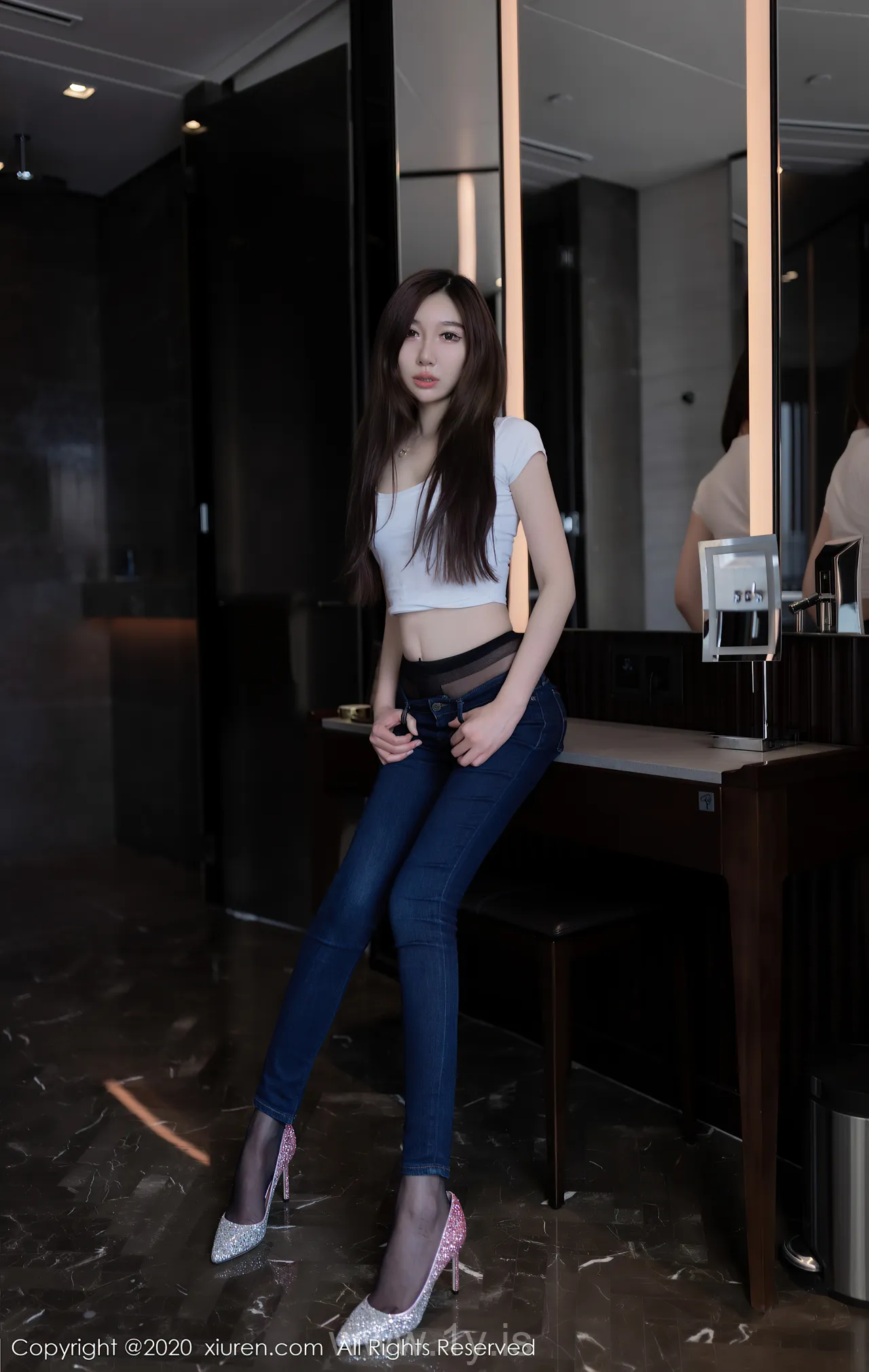 XIUREN(秀人网) NO.2406 Charming Asian Girl Victoria志玲