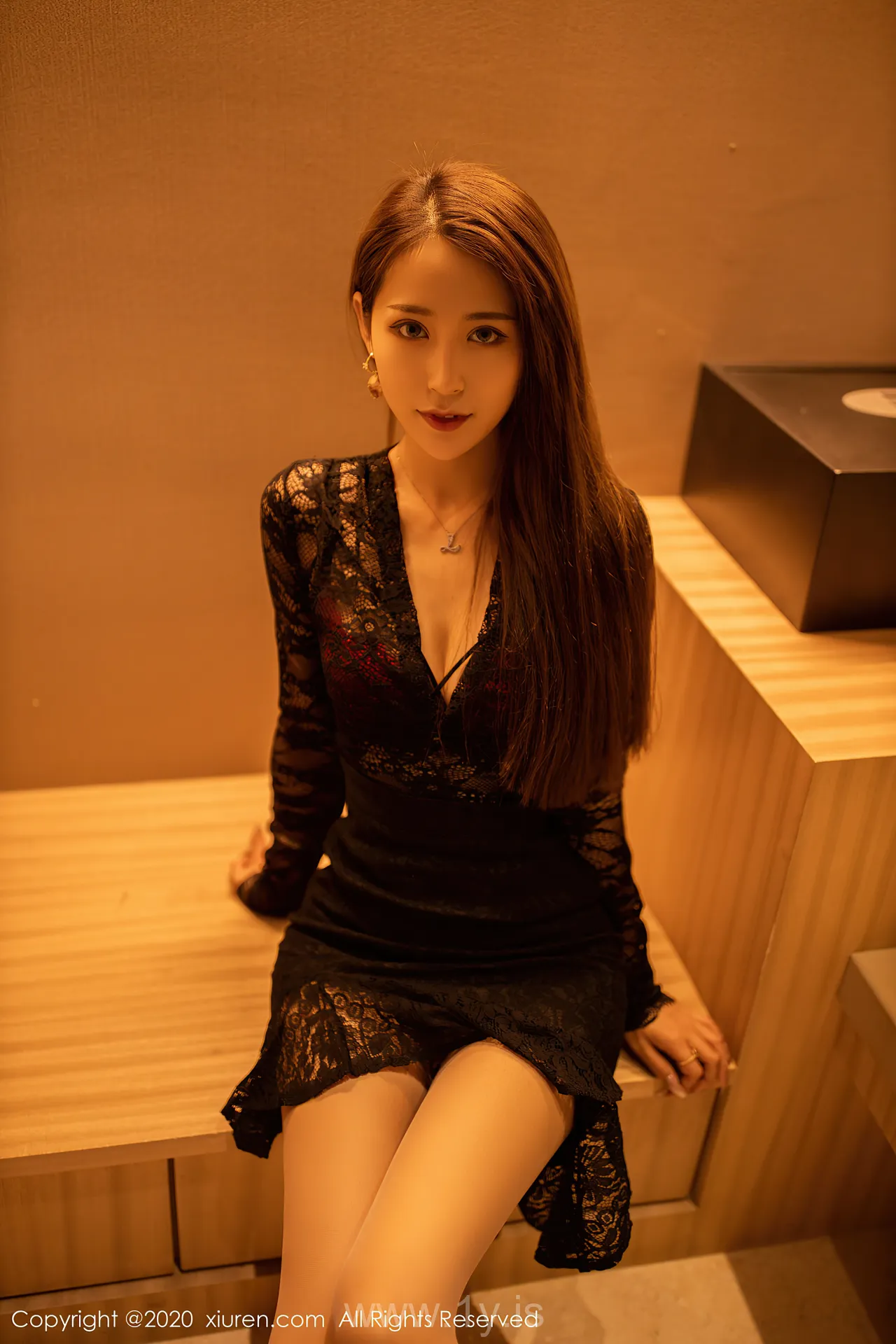XIUREN(秀人网) NO.2576 Attractive Asian Mature Princess 周慕汐fairy