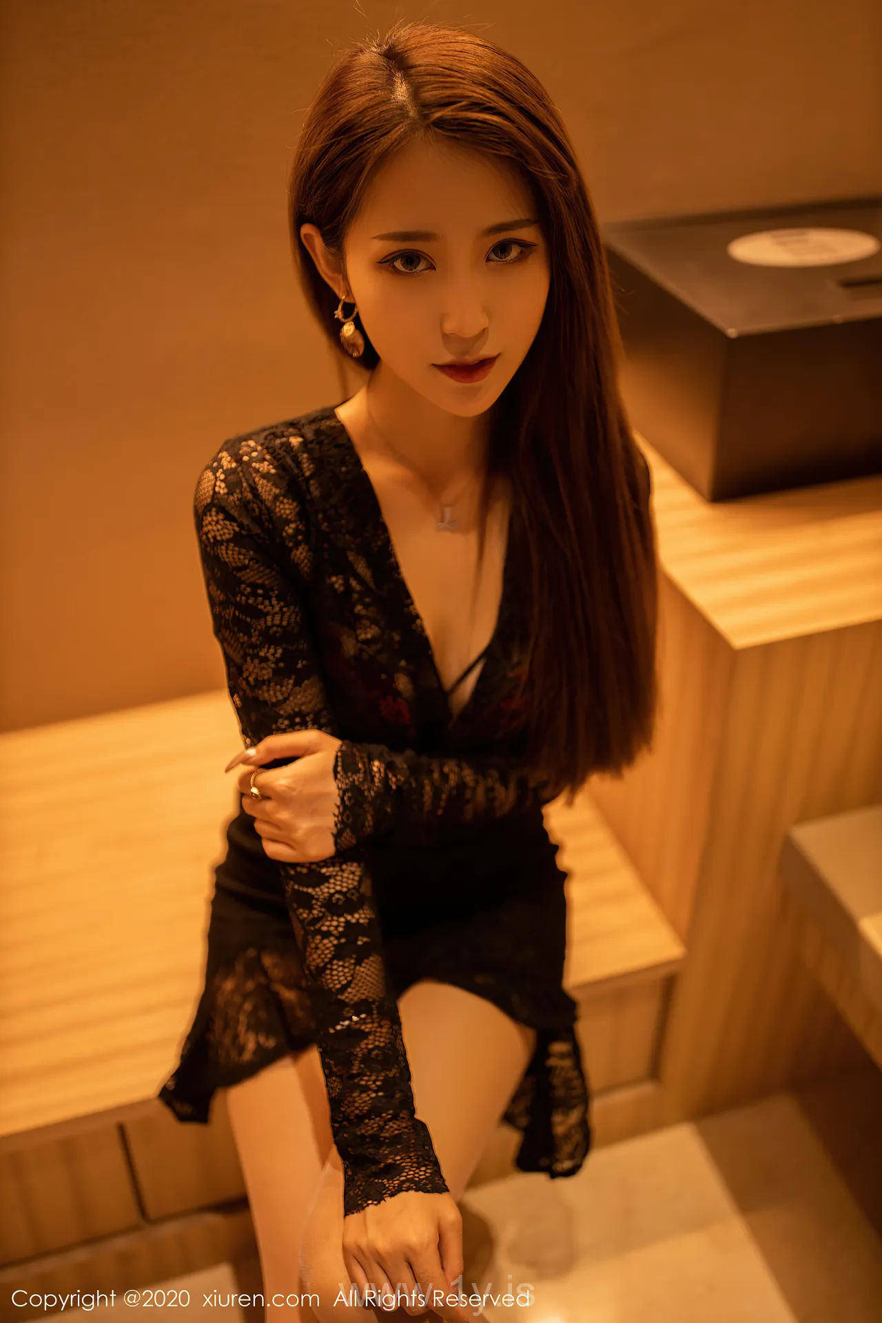 XIUREN(秀人网) NO.2576 Attractive Asian Mature Princess 周慕汐fairy