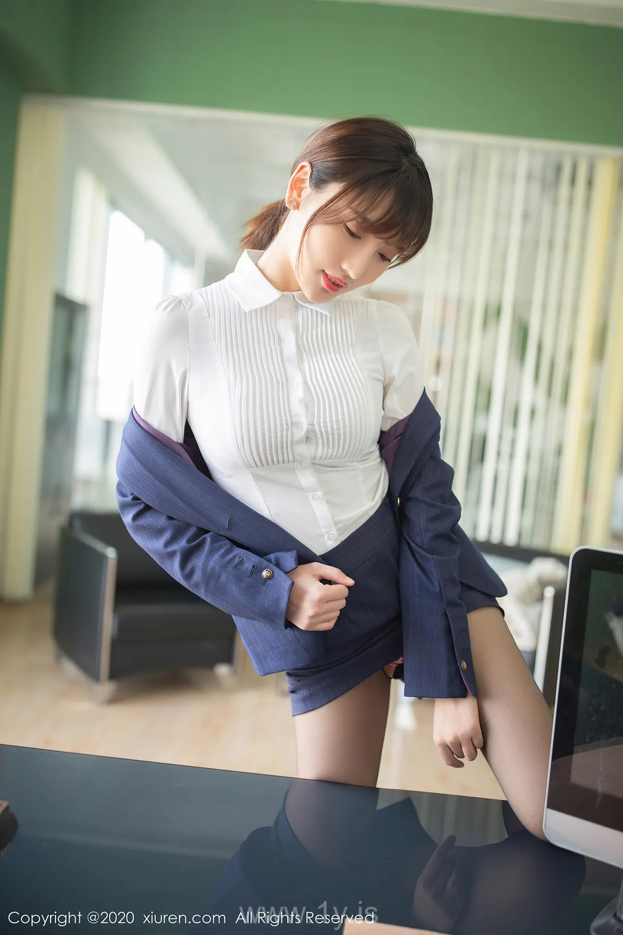 XIUREN(秀人网) NO.2577 Graceful & Beautiful Chinese Hottie 陆萱萱