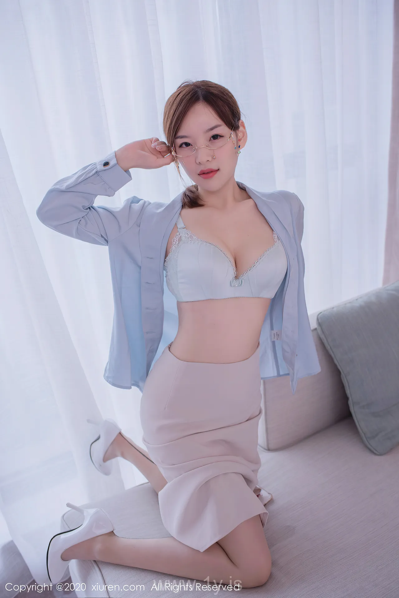 XIUREN(秀人网) NO.2597 Decent & Appealing Asian Chick 范小宣FANCY