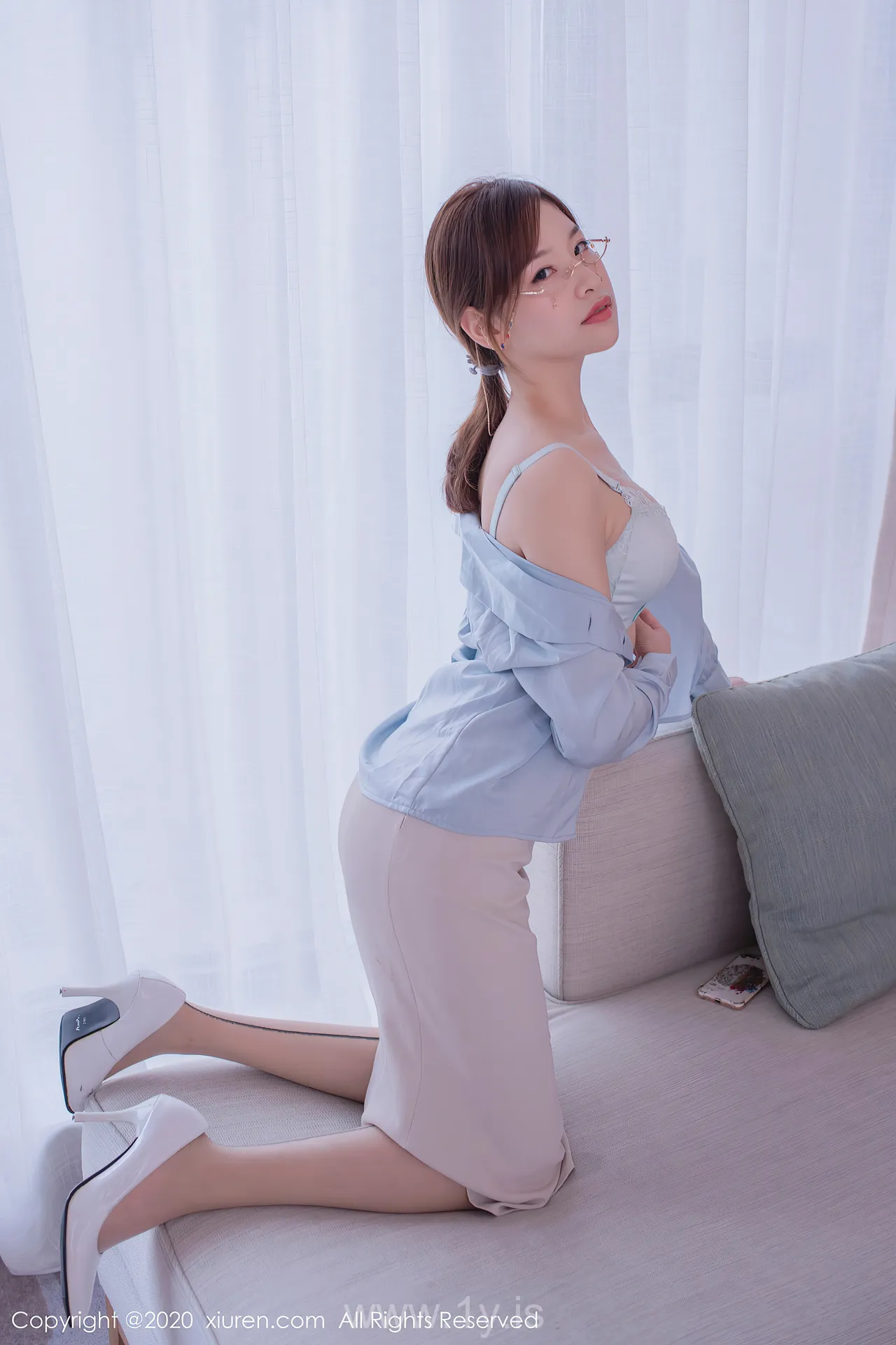 XIUREN(秀人网) NO.2597 Decent & Appealing Asian Chick 范小宣FANCY