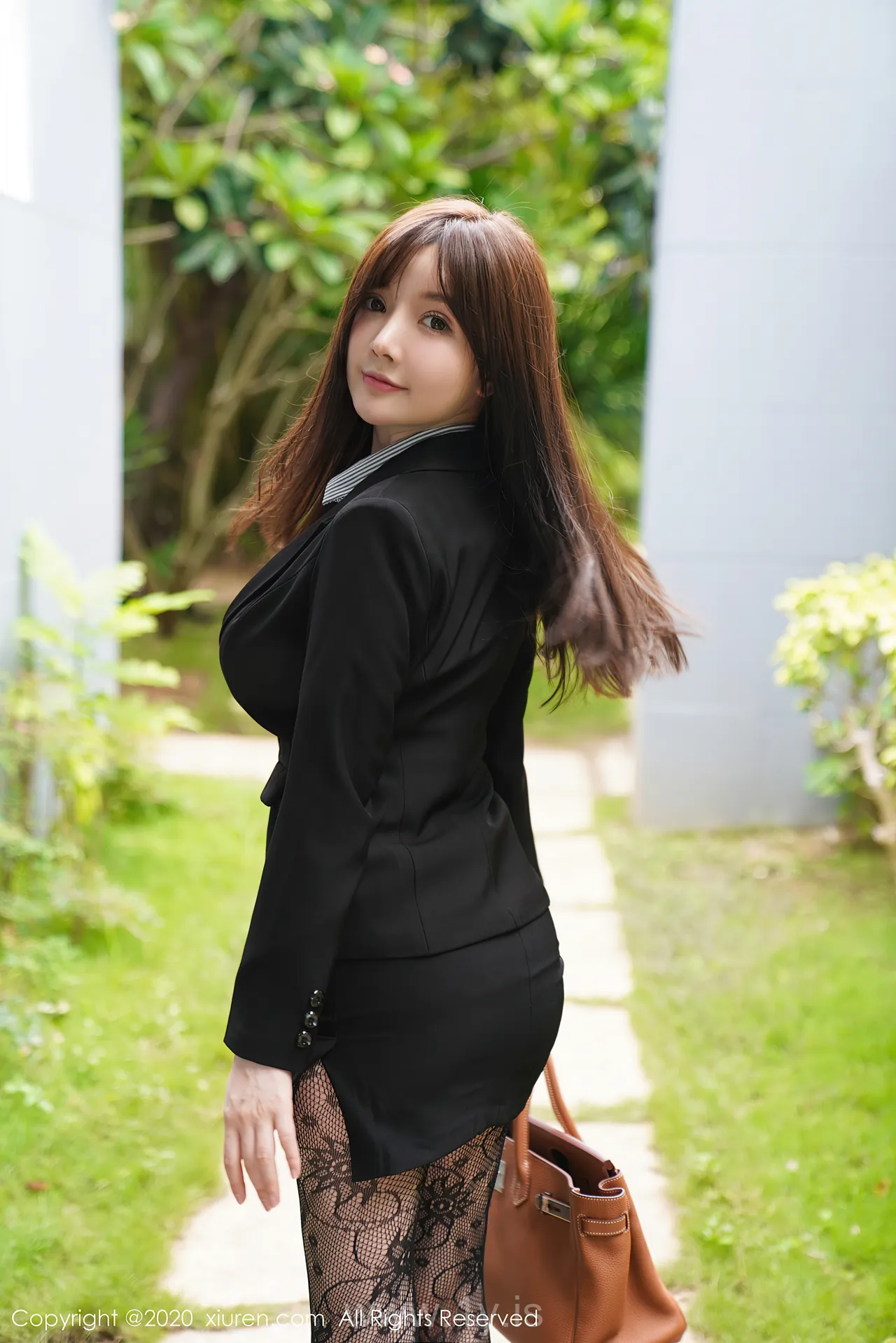 XIUREN(秀人网) NO.2725 Sexy & Delightful Asian Peri 糯美子MINIBABE