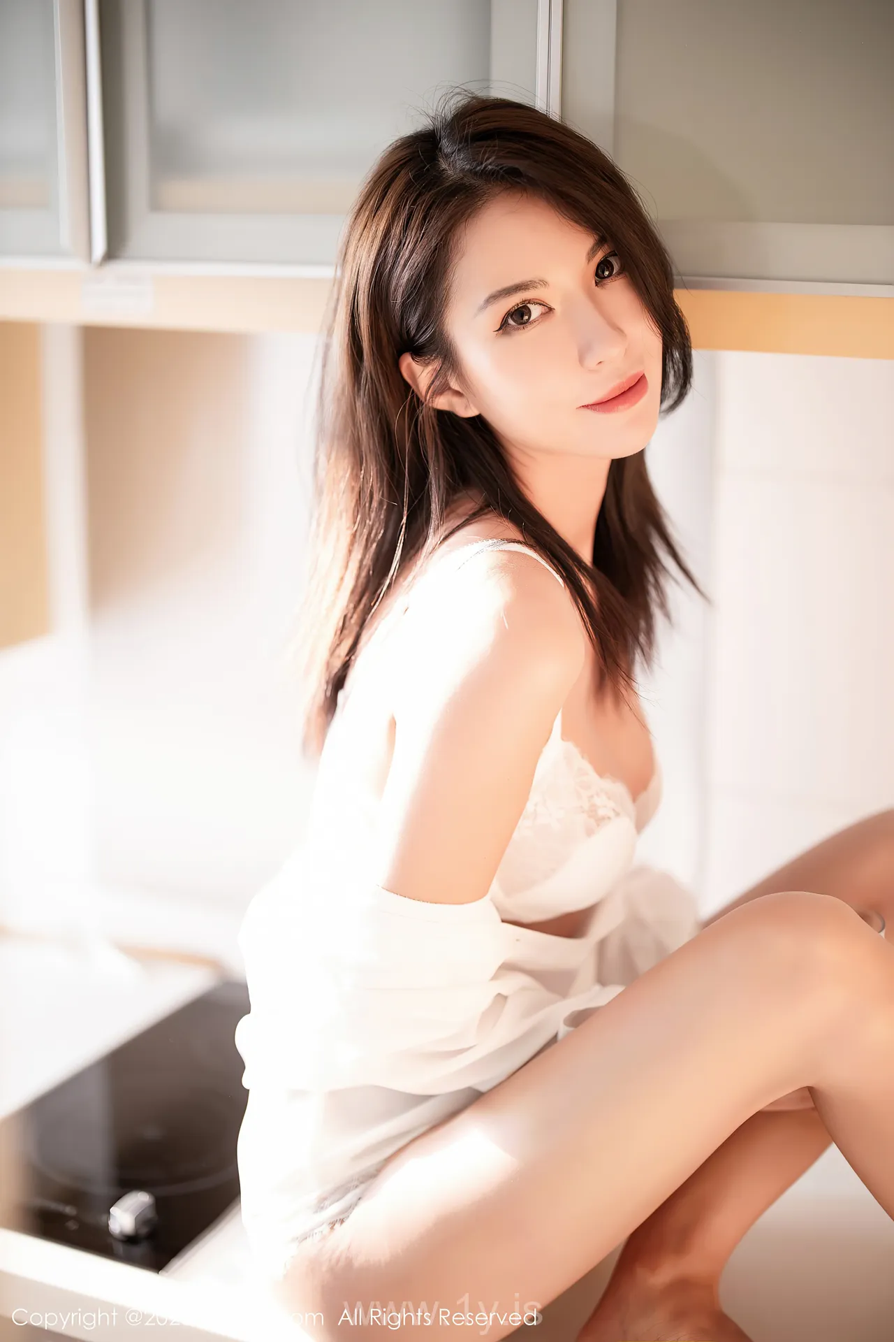 XIUREN(秀人网) NO.2813 Hot & Lovely Asian Goddess Carry