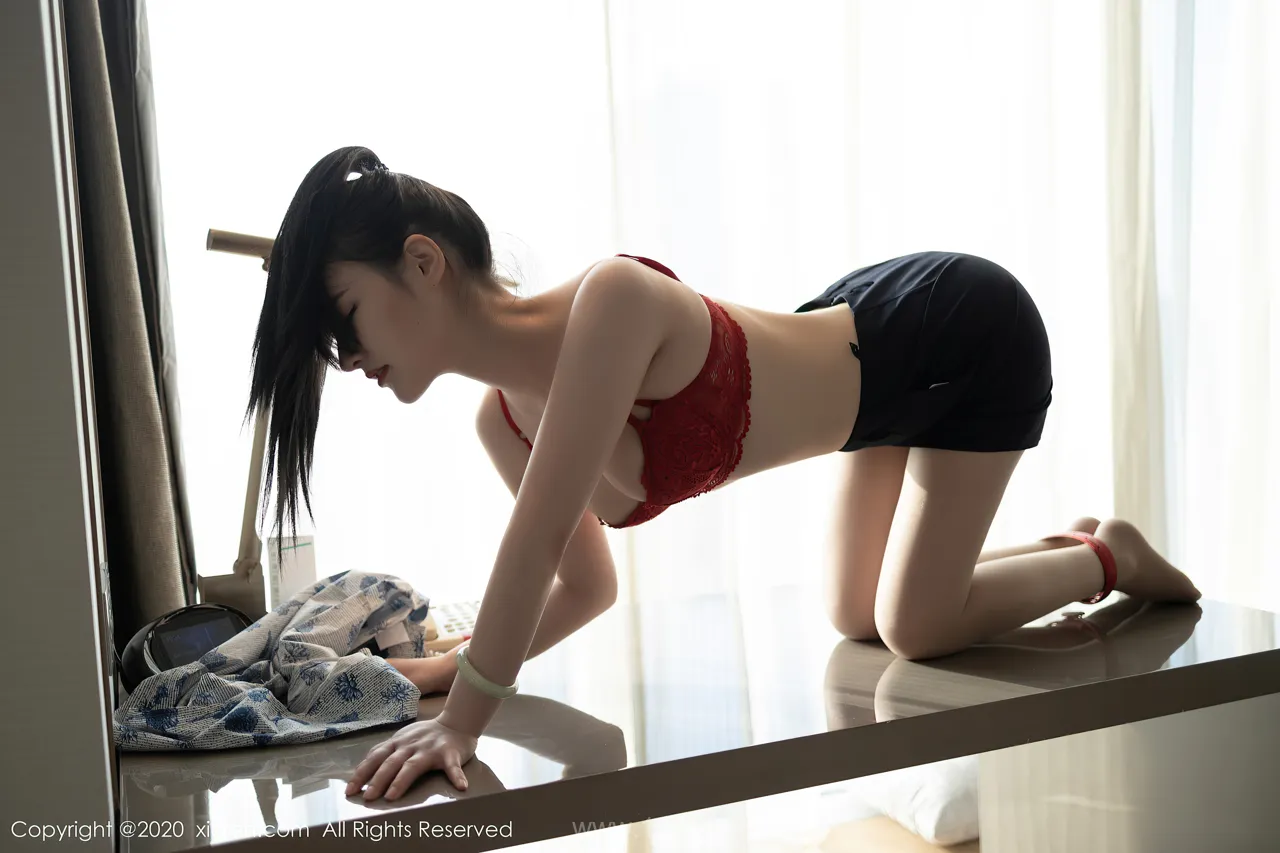 XIUREN(秀人网) NO.2817 Well-developed Chinese Women 诗诗kiki