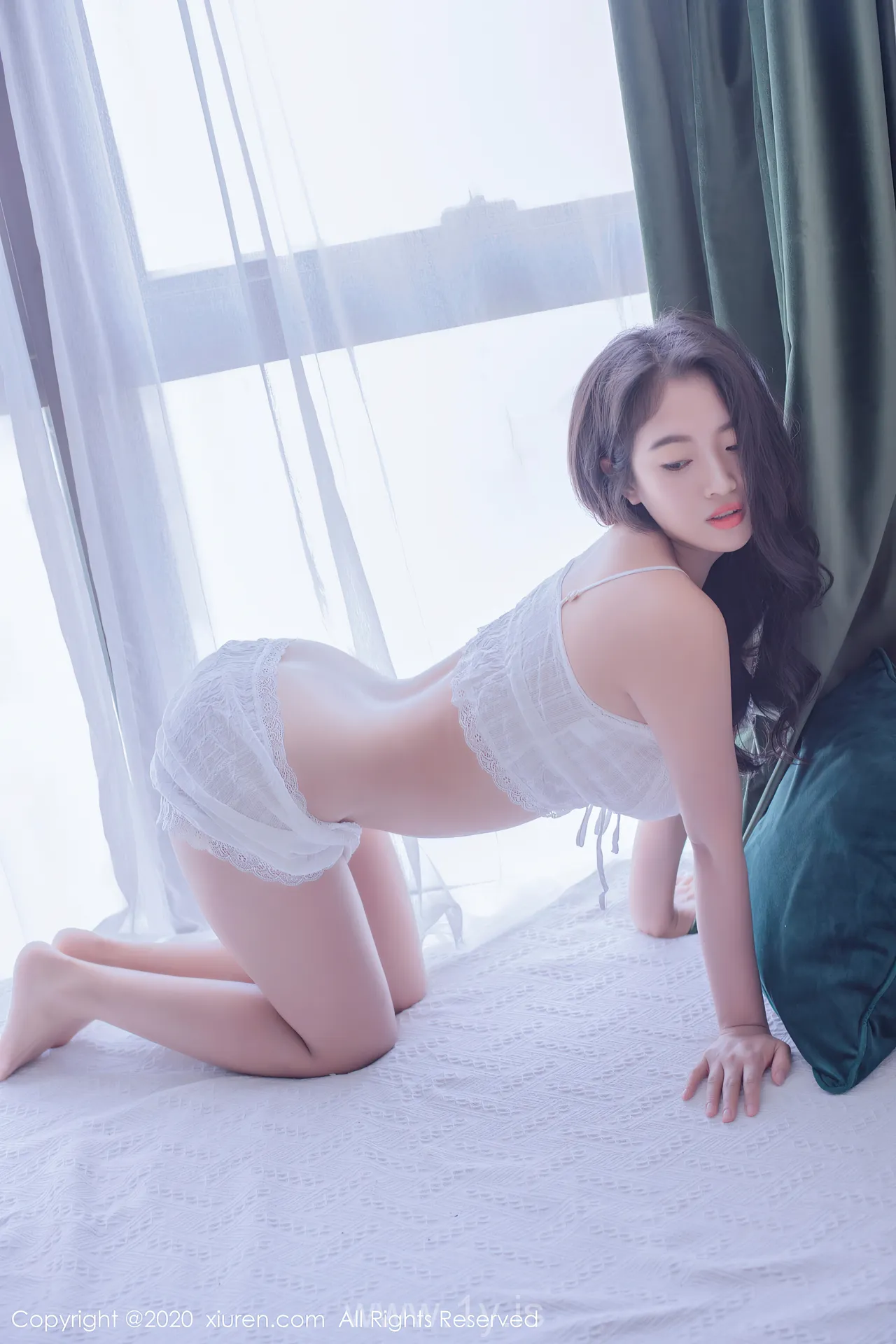 XIUREN(秀人网) NO.2821 Lively & Quiet Chinese Women 舞媚歆