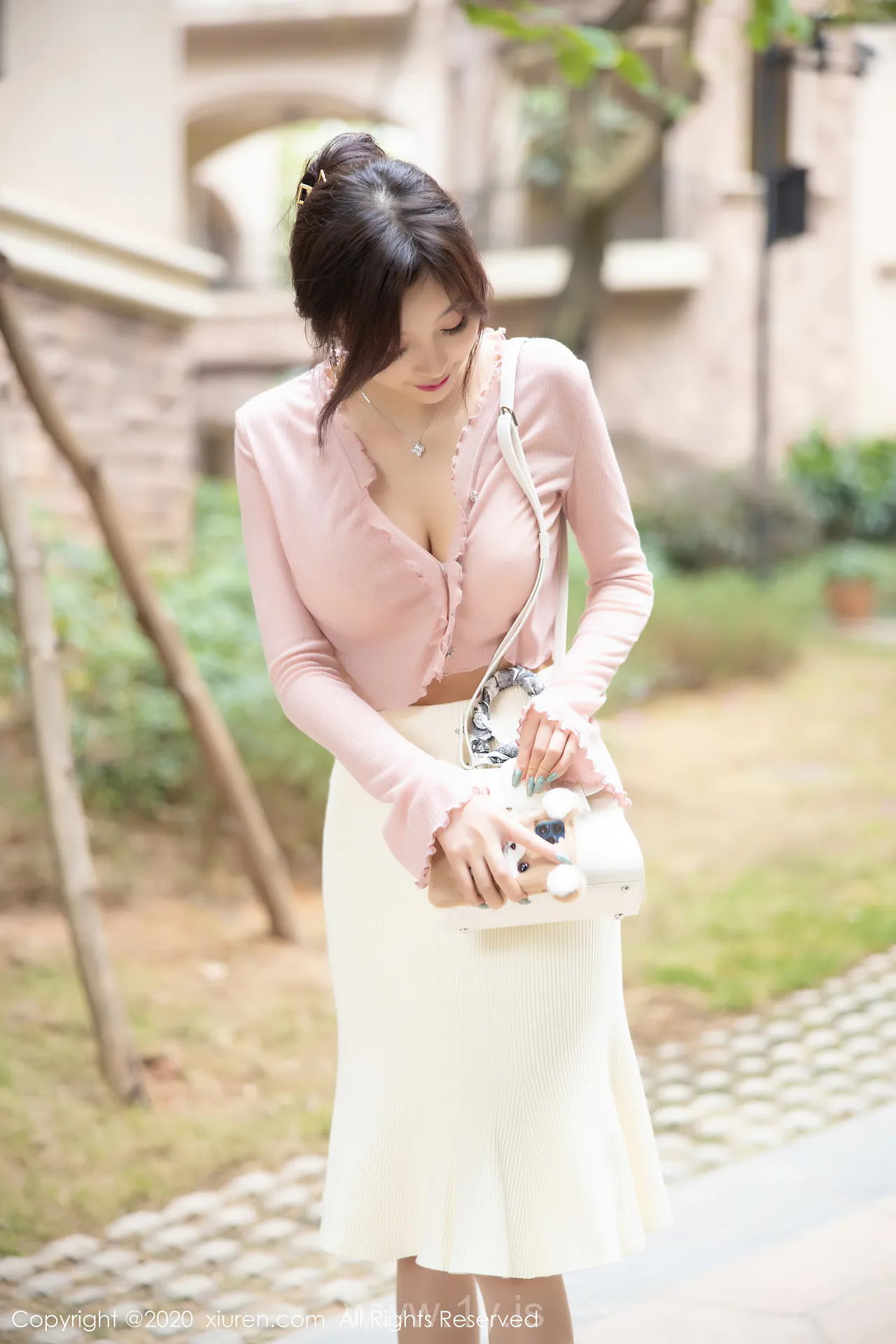 XIUREN(秀人网) NO.2905 Fashionable Asian Chick 杨晨晨sugar