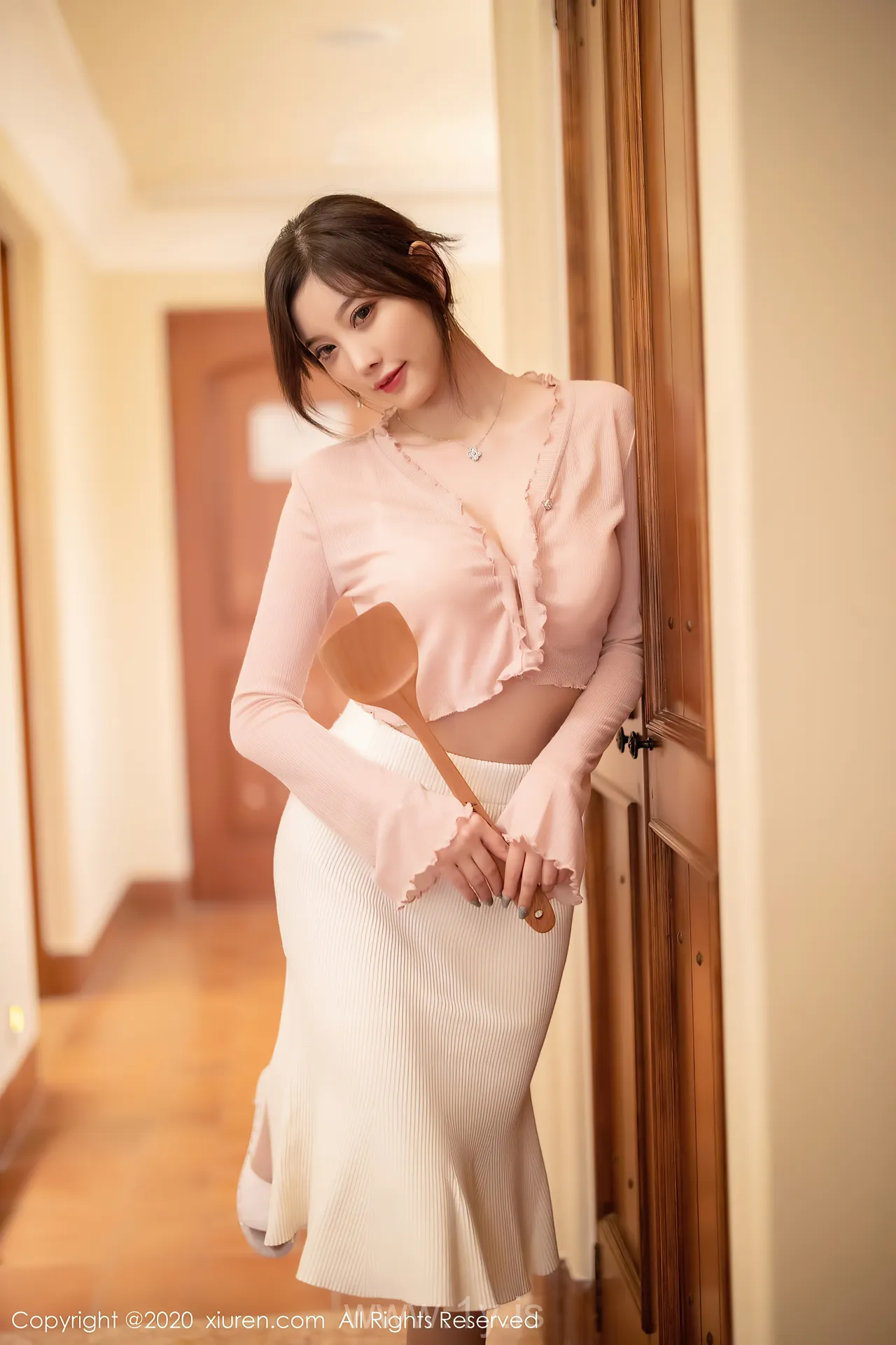 XIUREN(秀人网) NO.2905 Fashionable Asian Chick 杨晨晨sugar
