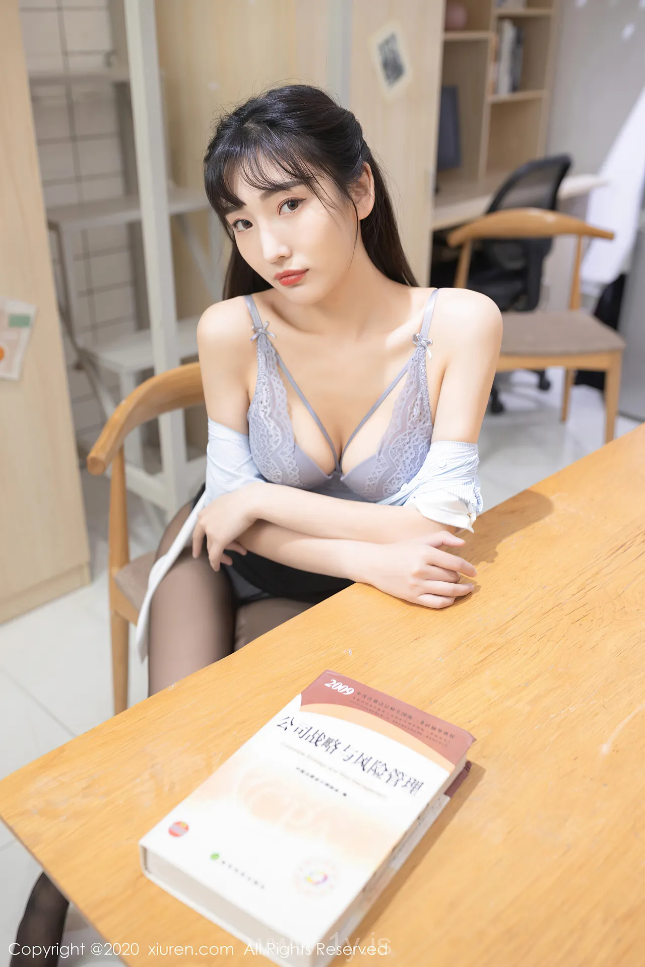 XIUREN(秀人网) NO.2932 Fancy & Extraordinary Asian Cougar 陆萱萱