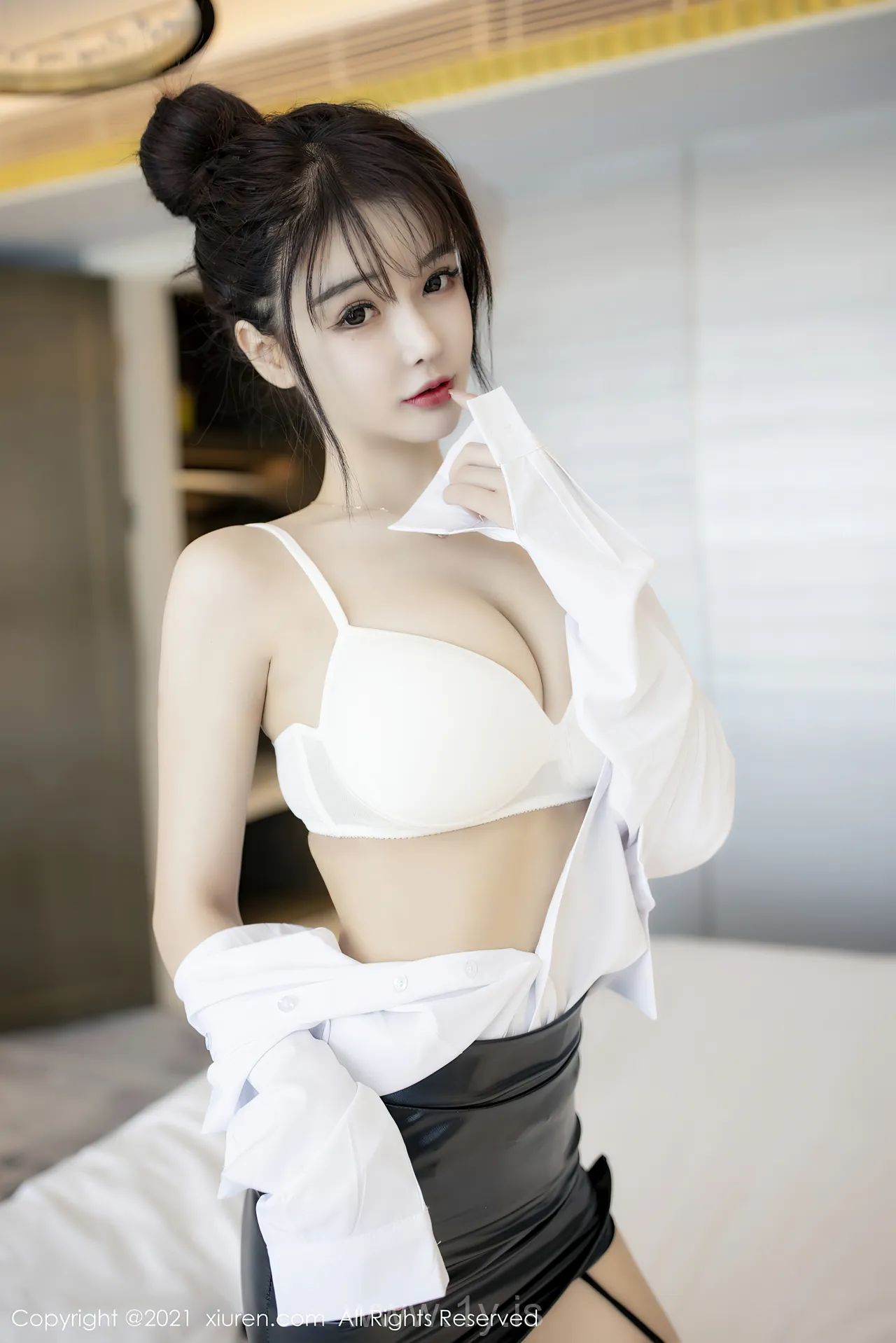 XIUREN(秀人网) NO.2976 Attractive & Hot Chinese Cutie 南初妹妹