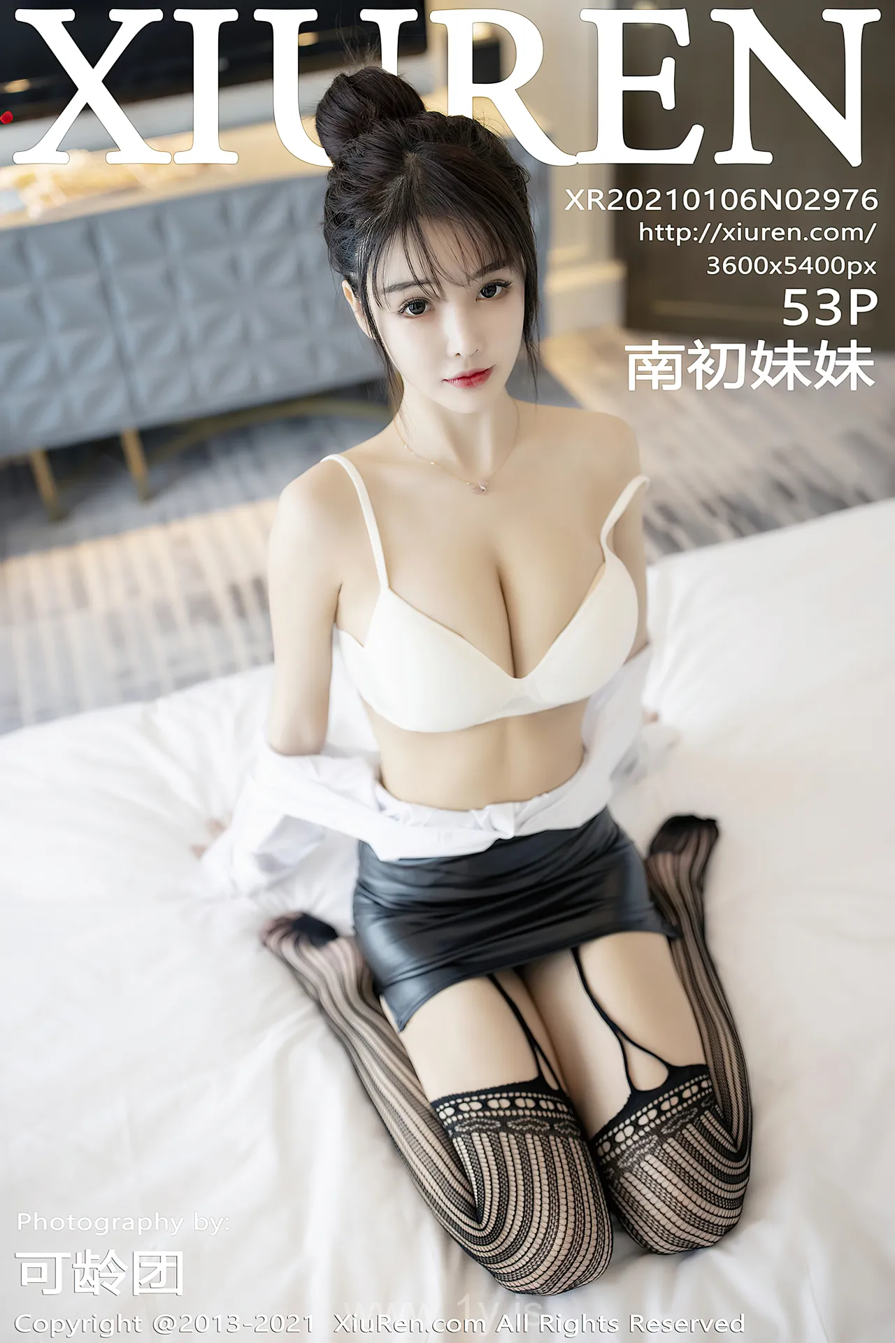 XIUREN(秀人网) NO.2976 Attractive & Hot Chinese Cutie 南初妹妹