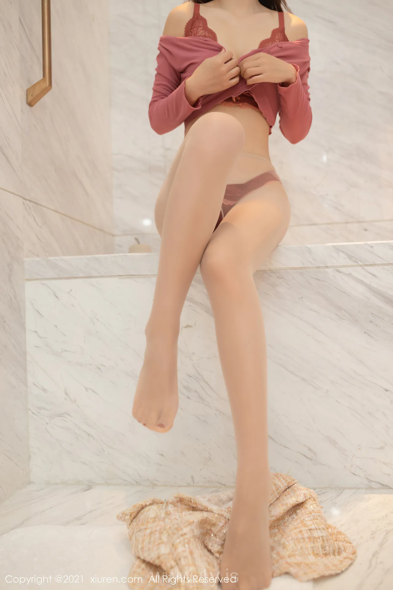 XIUREN(秀人网) NO.3017 Decent & Beautiful Chinese Babe 唐安琪