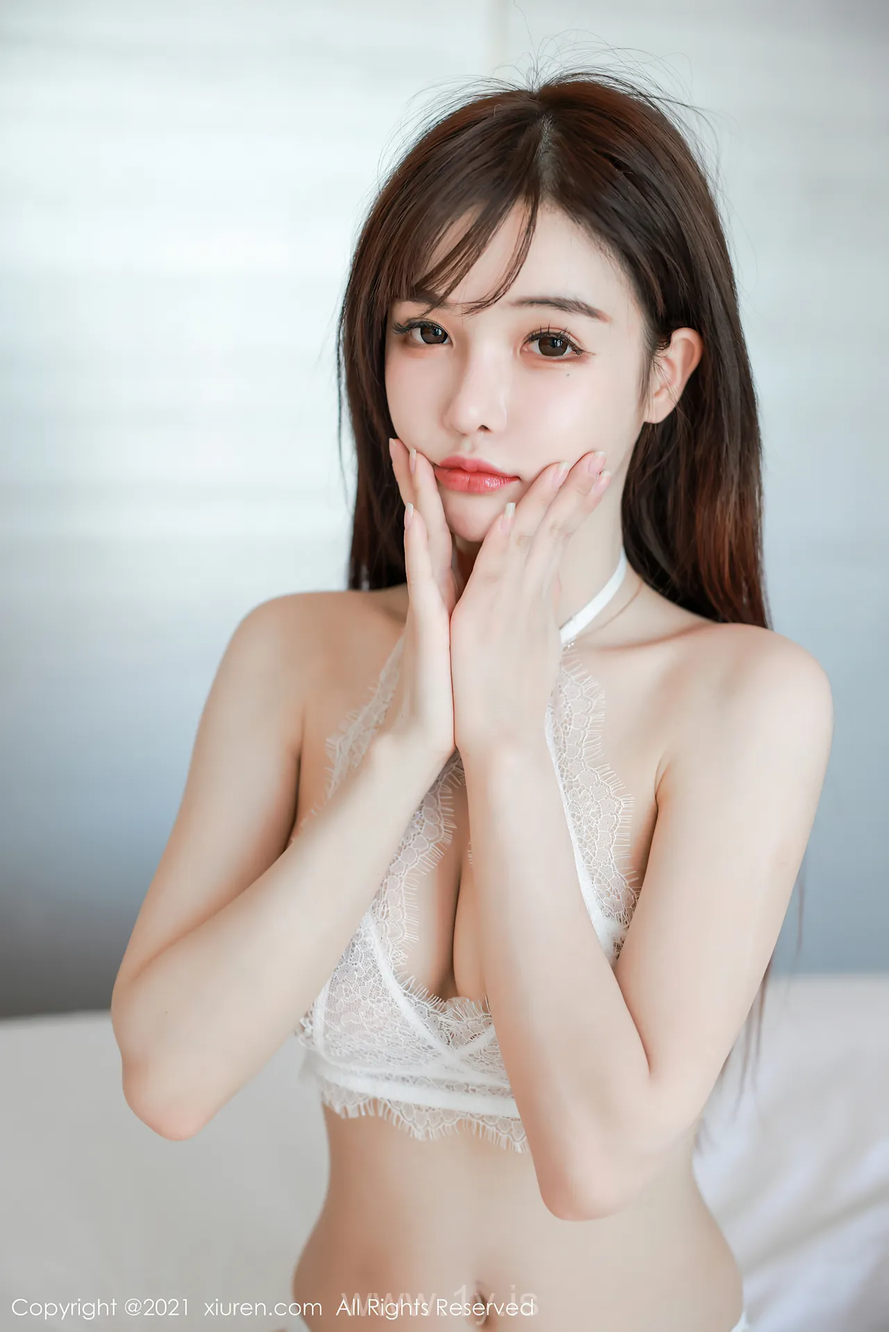 XIUREN(秀人网) NO.3050 Breathtaking Asian Homebody Girl 南初妹妹