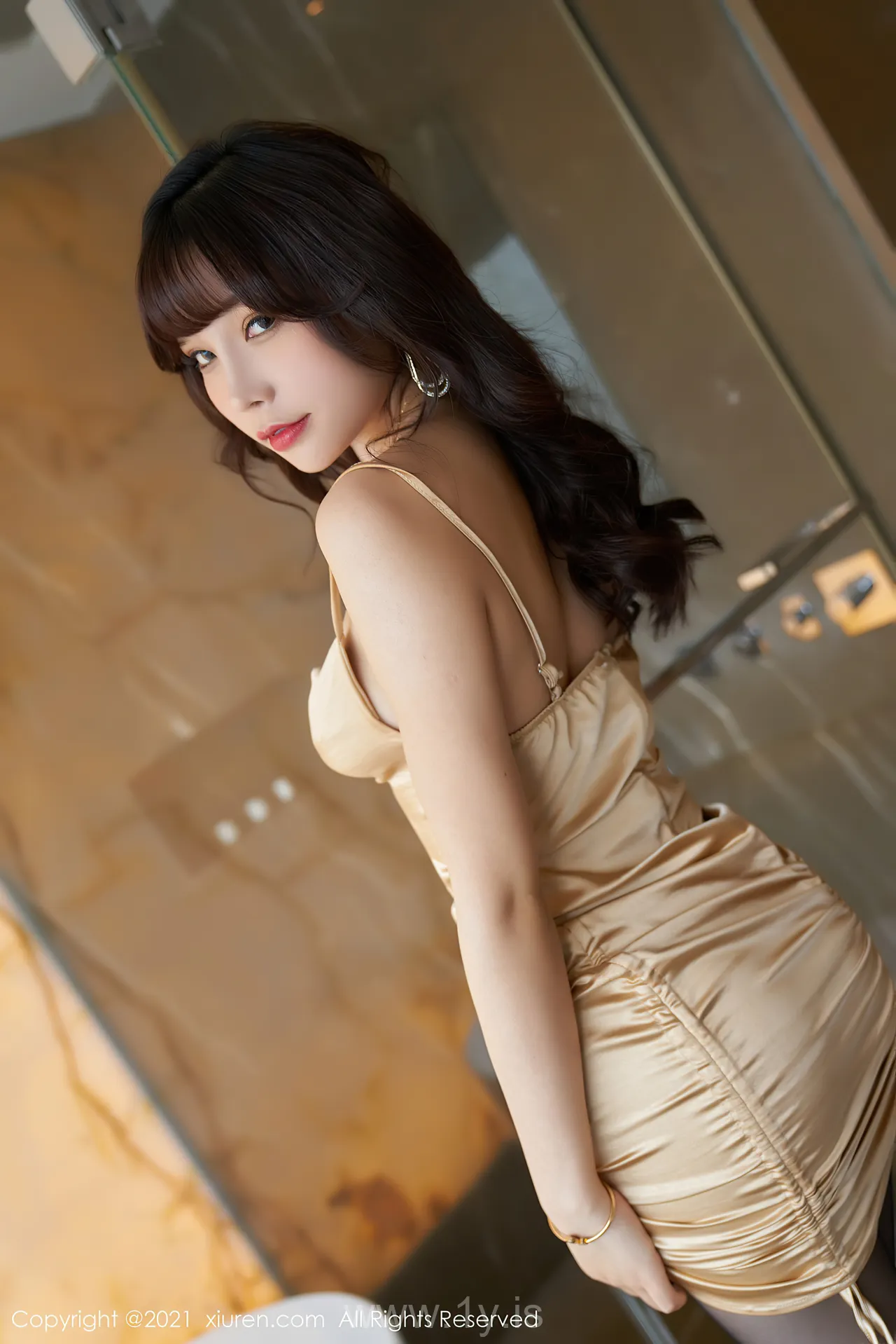 XIUREN(秀人网) NO.3089 Sexy & Cute Chinese Cougar 芝芝Booty