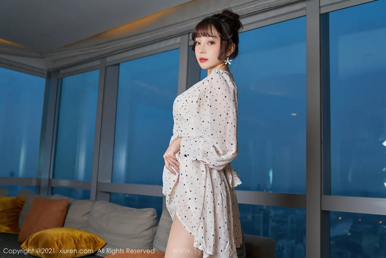 XIUREN(秀人网) NO.3145 Elegant & Nice-looking Asian Beauty 芝芝Booty