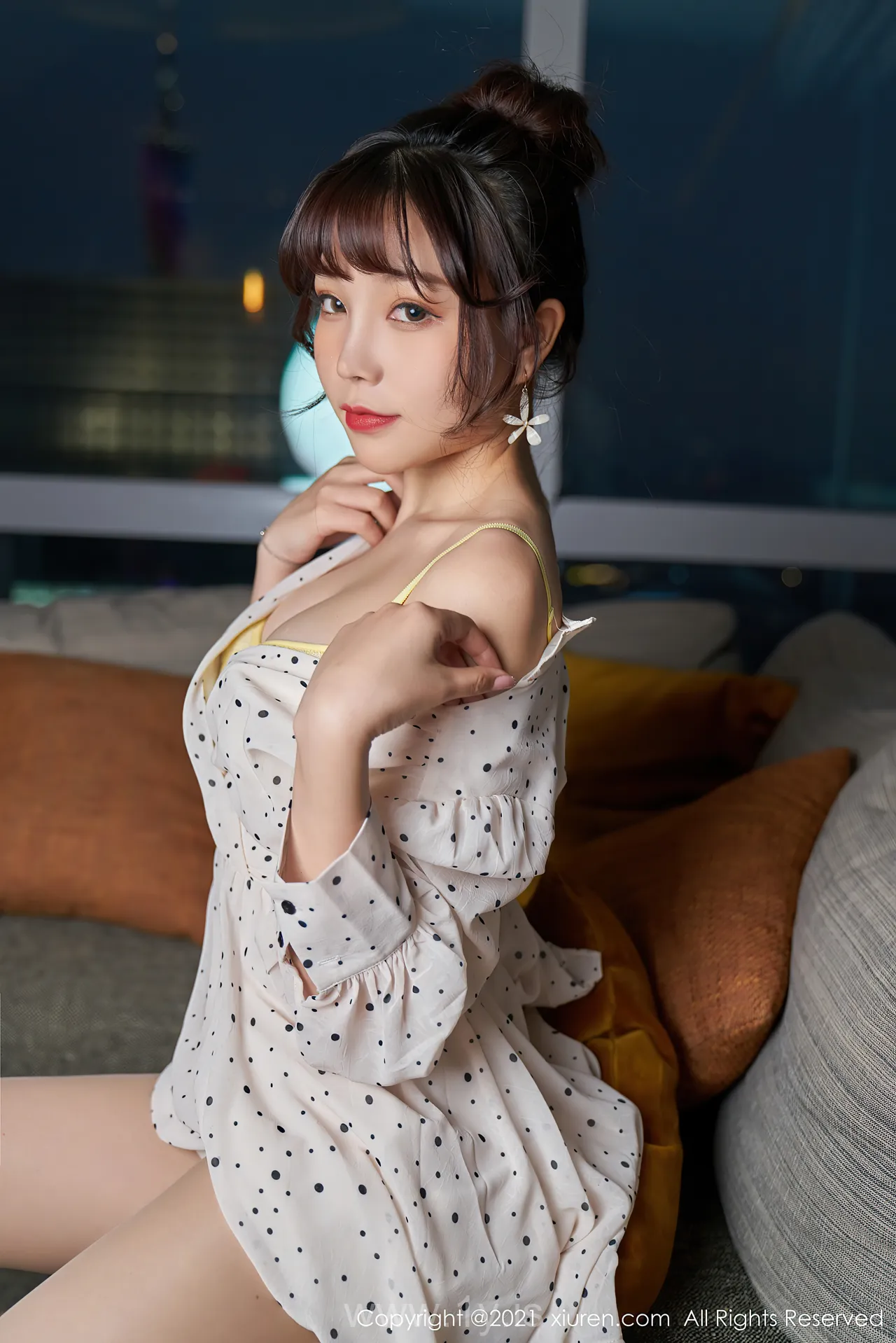 XIUREN(秀人网) NO.3145 Elegant & Nice-looking Asian Beauty 芝芝Booty