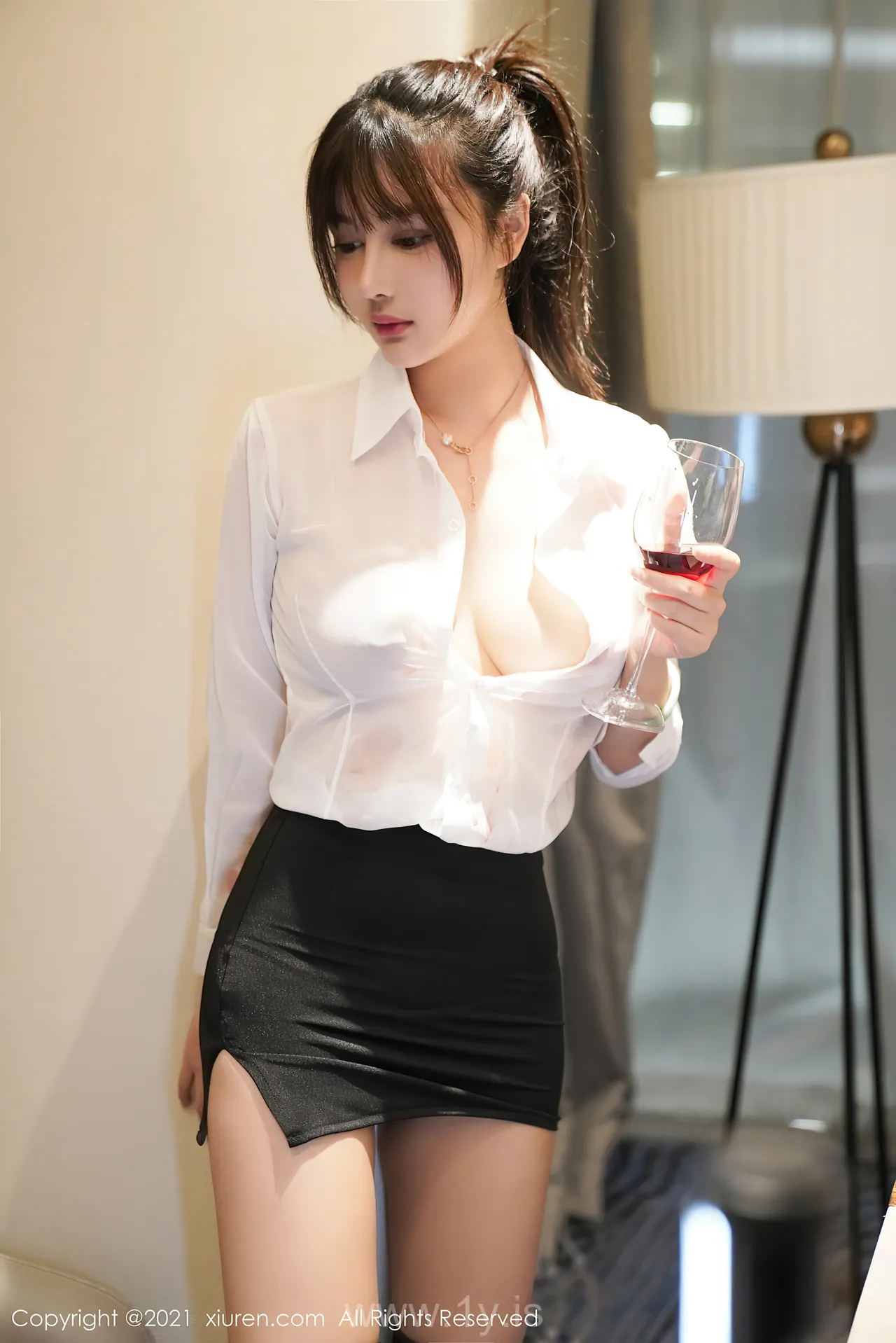 XIUREN(秀人网) NO.3164 Classy & Fancy Chinese Model 萌奈子