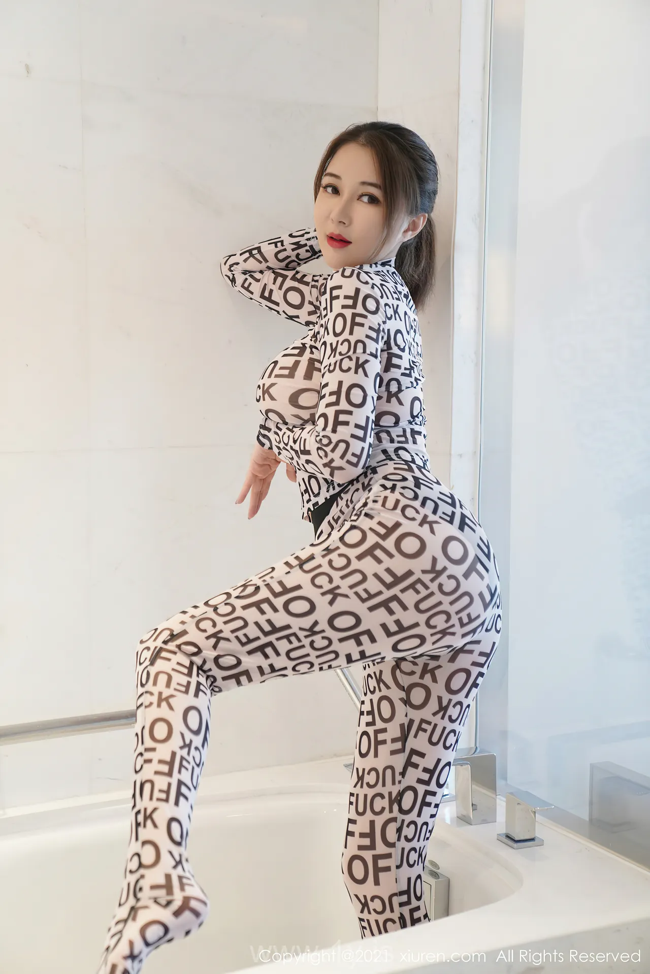 XIUREN(秀人网) NO.3225 Cute & Well-developed Asian Cougar 凯竹廿十