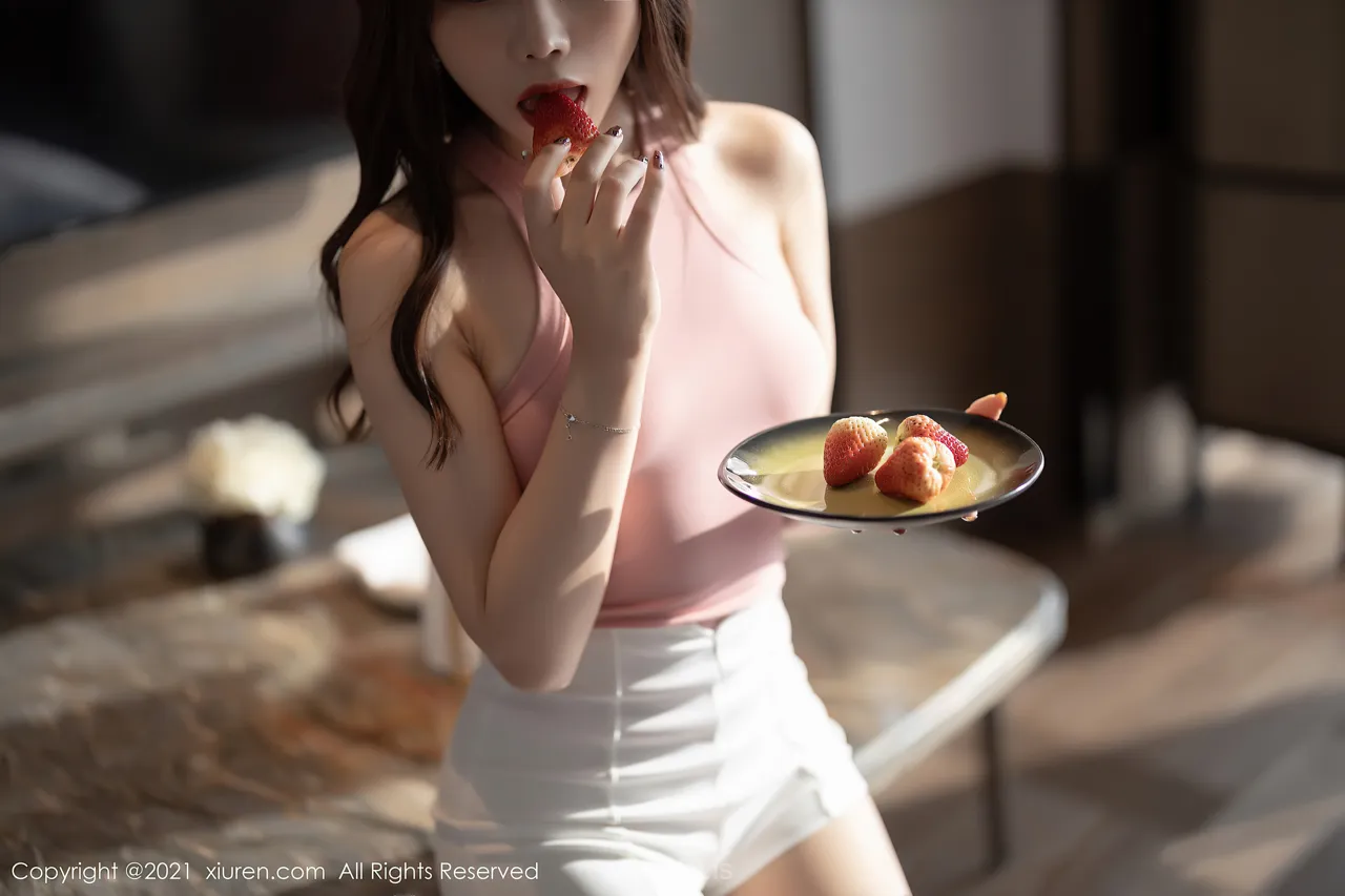 XIUREN(秀人网) NO.3245 Attractive Asian Hottie 芝芝Booty