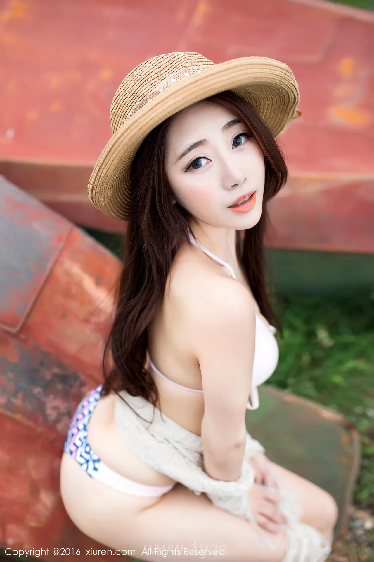 XIUREN(秀人网) NO.582 Appealing Chinese Babe 兜豆靓Youlina