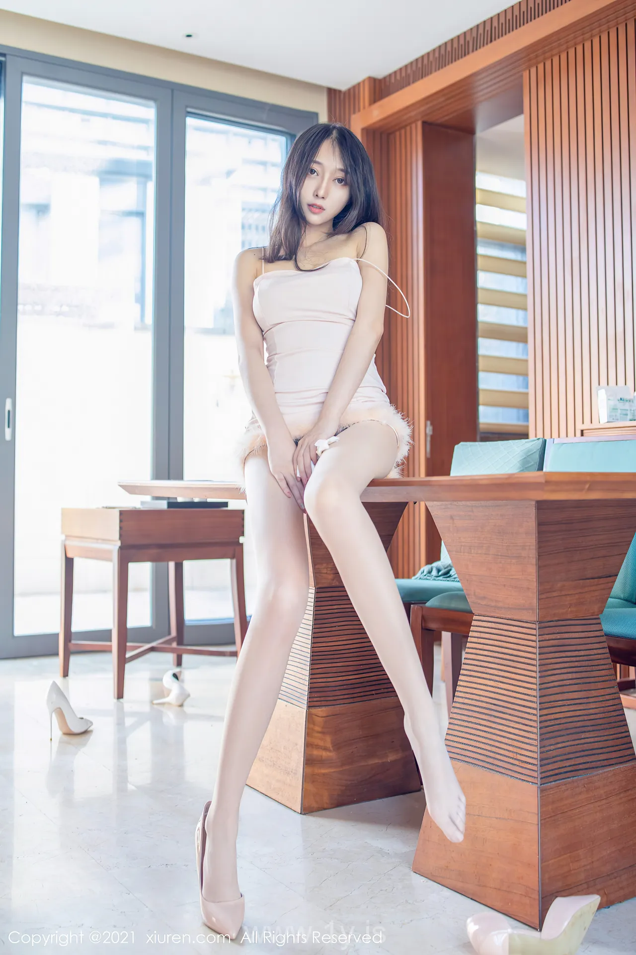 XIUREN(秀人网) NO.3310 Charming & Trendy Chinese Beauty 玥儿玥er