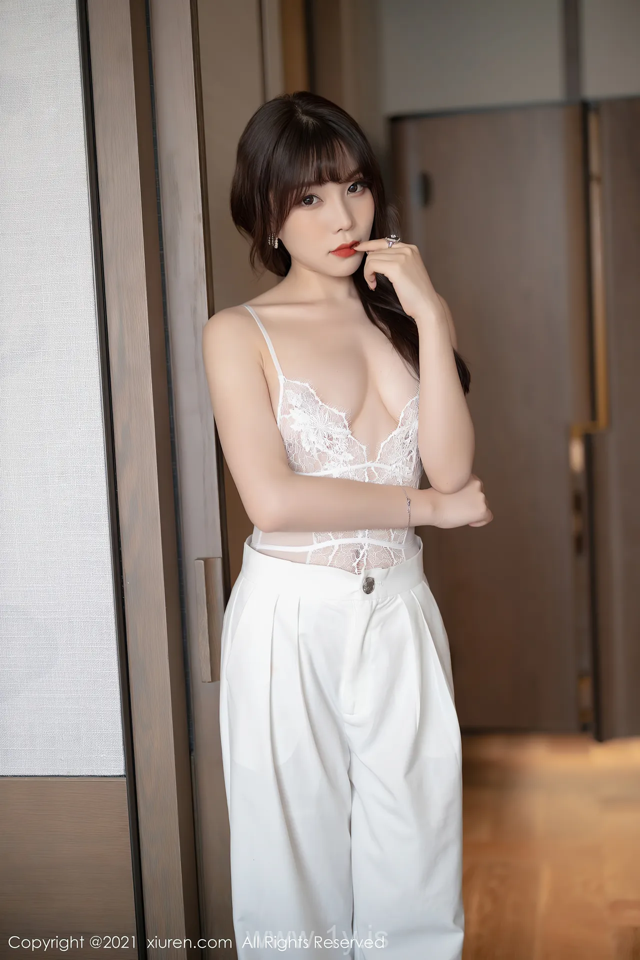 XIUREN(秀人网) NO.3367 Stunning Asian Model 芝芝Booty