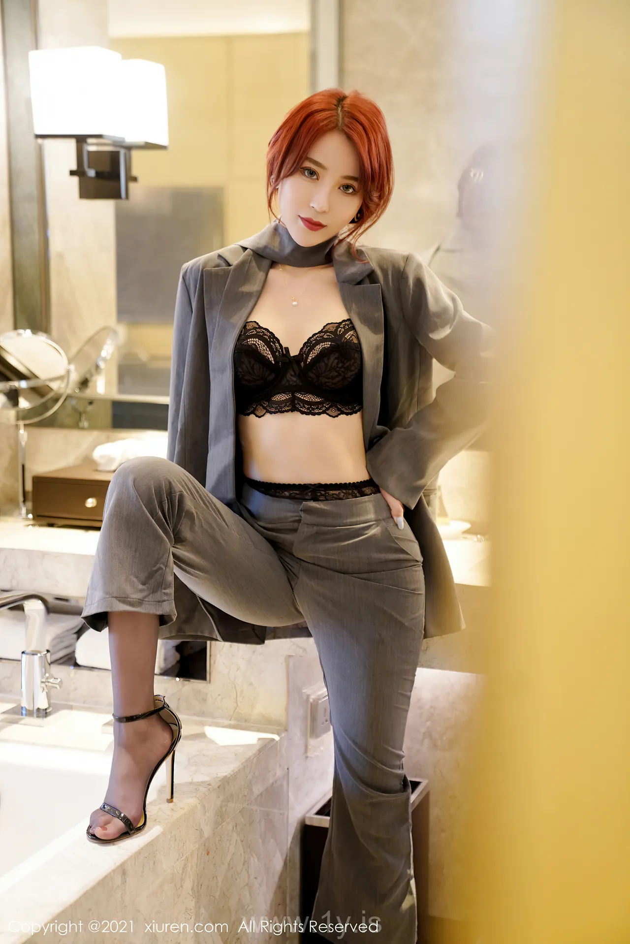 XIUREN(秀人网) NO.3368 Classy & Elegant Asian Peri 周慕汐baby