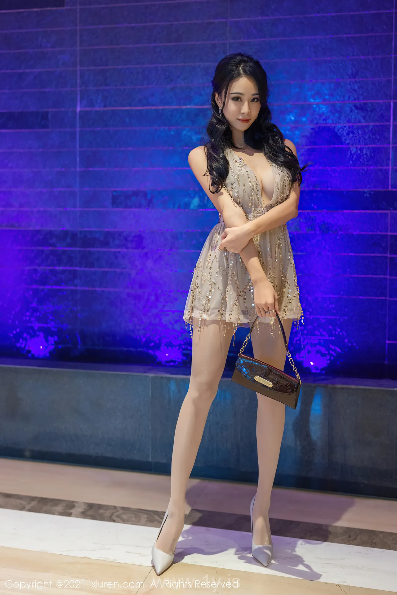 XIUREN(秀人网) NO.3378 Stunning & Breathtaking Asian Cougar 蓝夏Akasha