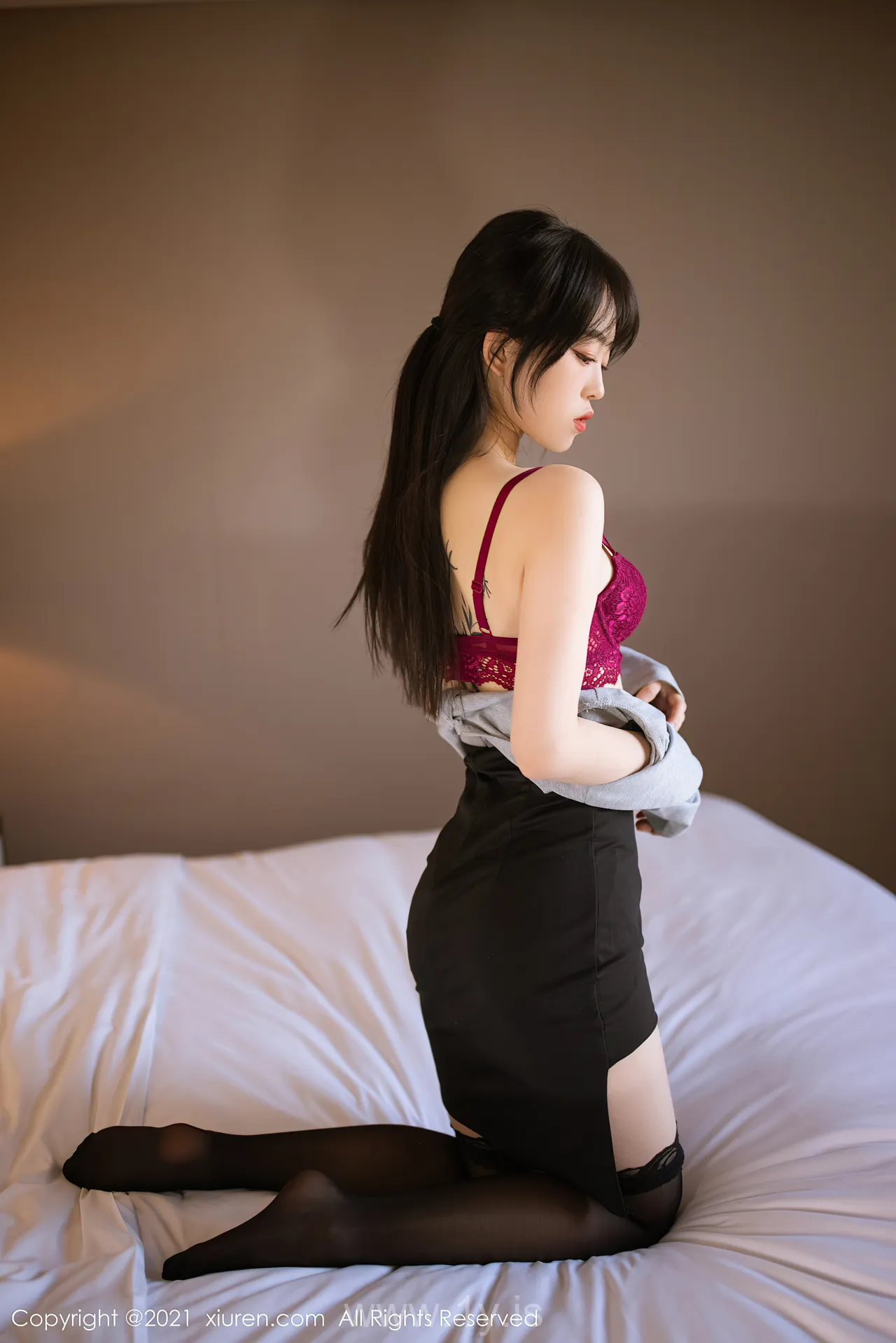 XIUREN(秀人网) NO.3395 Stunning Asian Chick 奶瓶子