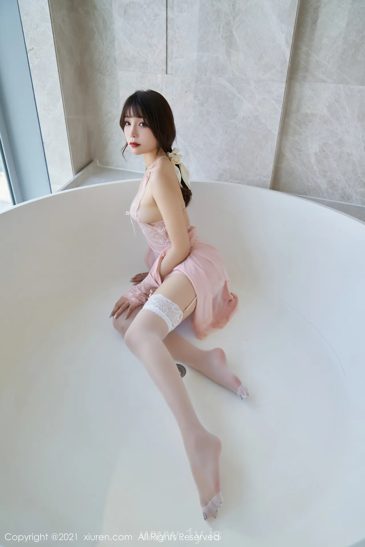 XIUREN(秀人网) NO.3485 Slim & Well-developed Asian Homebody Girl 芝芝Booty