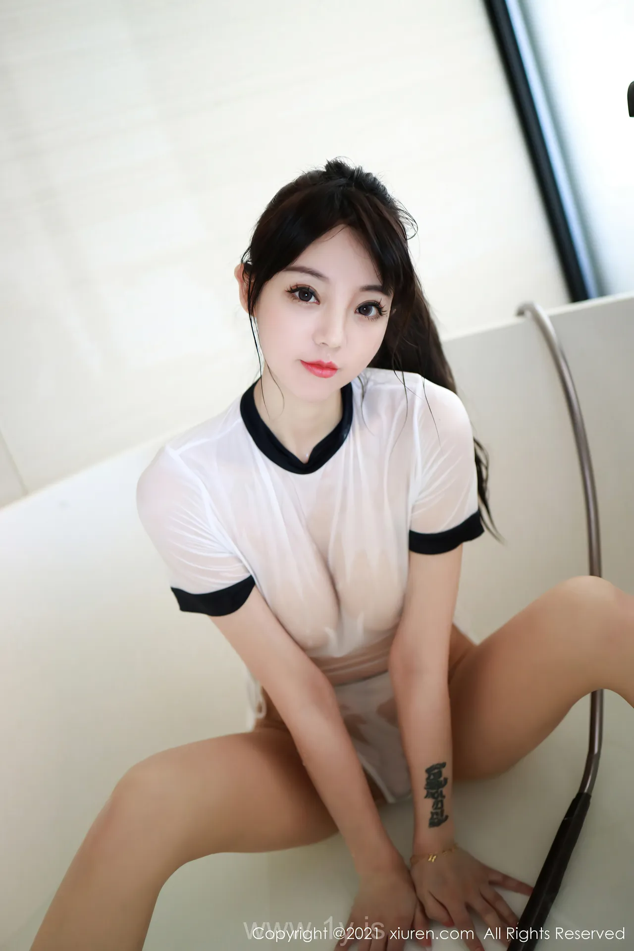 XIUREN(秀人网) NO.3517 Charming & Quiet Asian Girl 佘贝拉bella