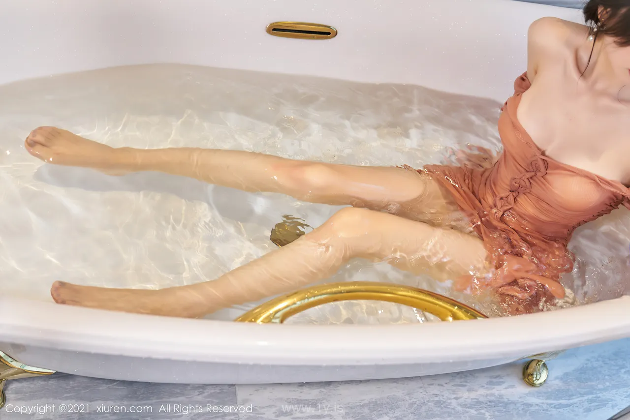 XIUREN(秀人网) NO.3564 Charming Chinese Goddess 周于希Sandy