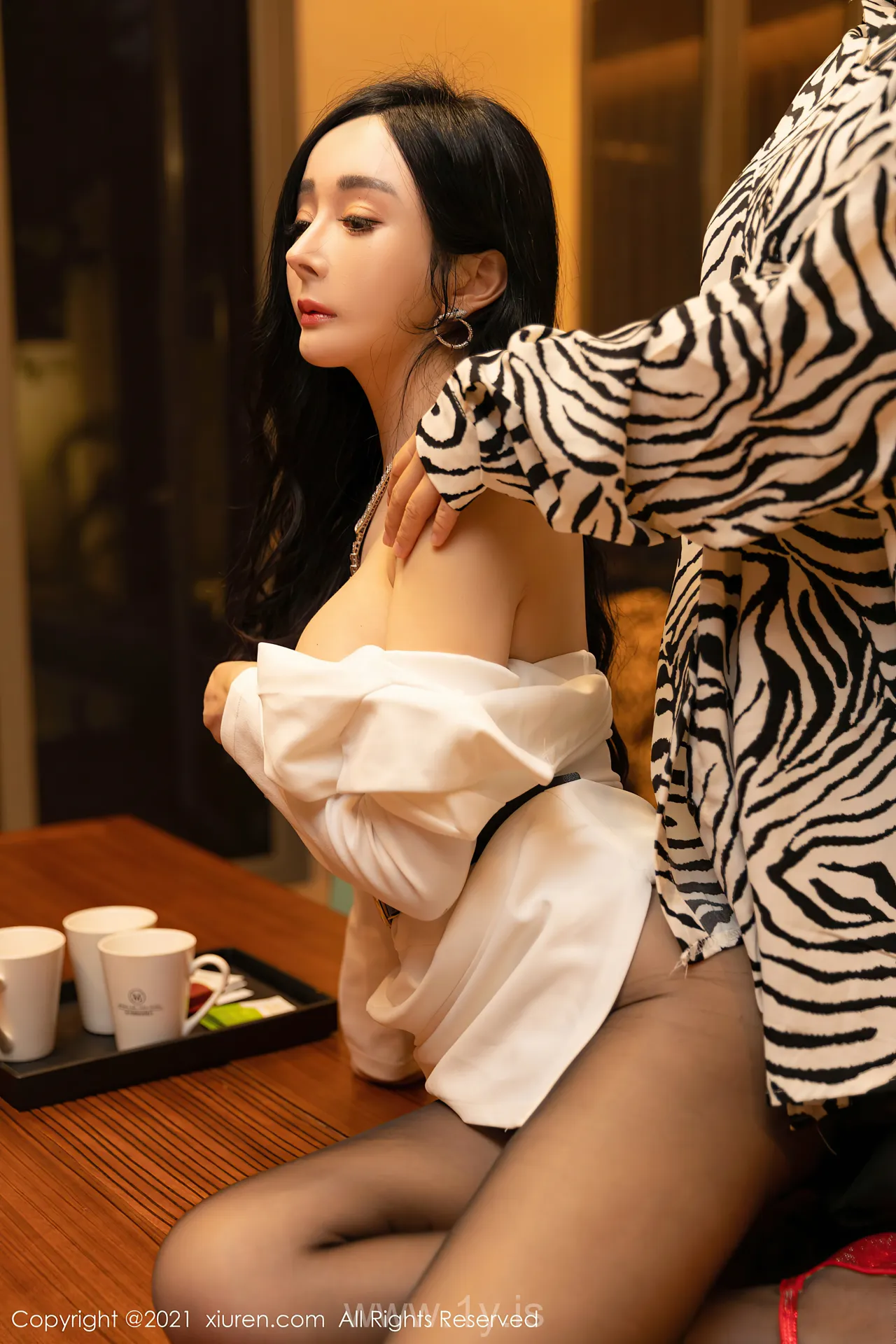 XIUREN(秀人网) NO.3581 Breathtaking & Fancy Asian Hottie 允爾